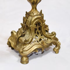 Ensemble d'horloge et de garnitures françaises anciennes dorées en forme de chérubin