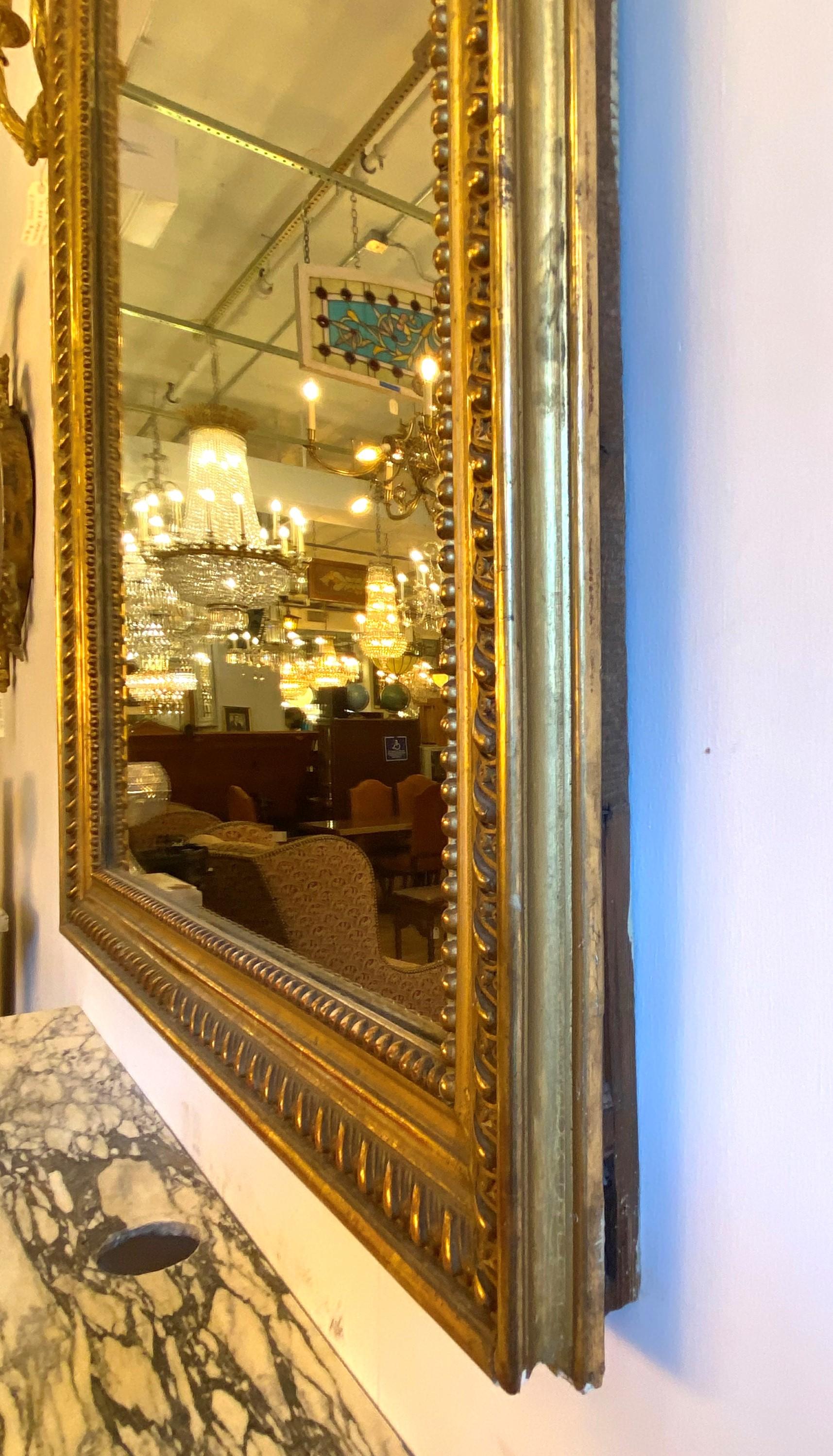 Miroir de cheminée en bois doré et gesso avec coquilles florales en vente 2