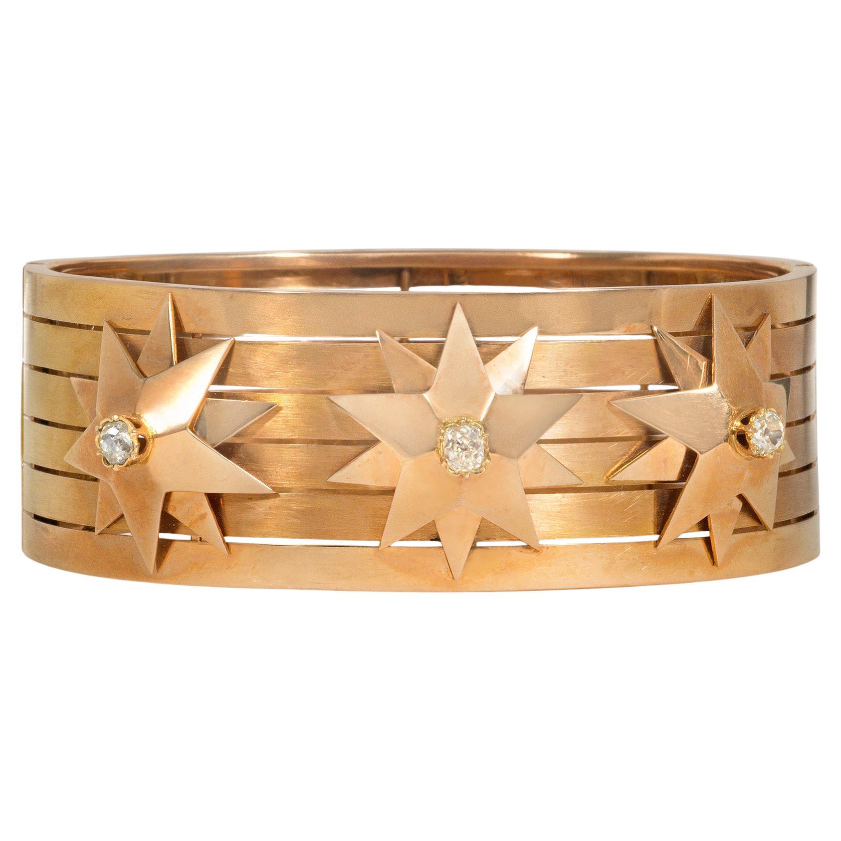 Bracelet jonc à charnières antique français à motif d'étoiles triples en vente