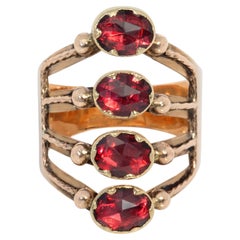 Bague harem ancienne française en or et grenat