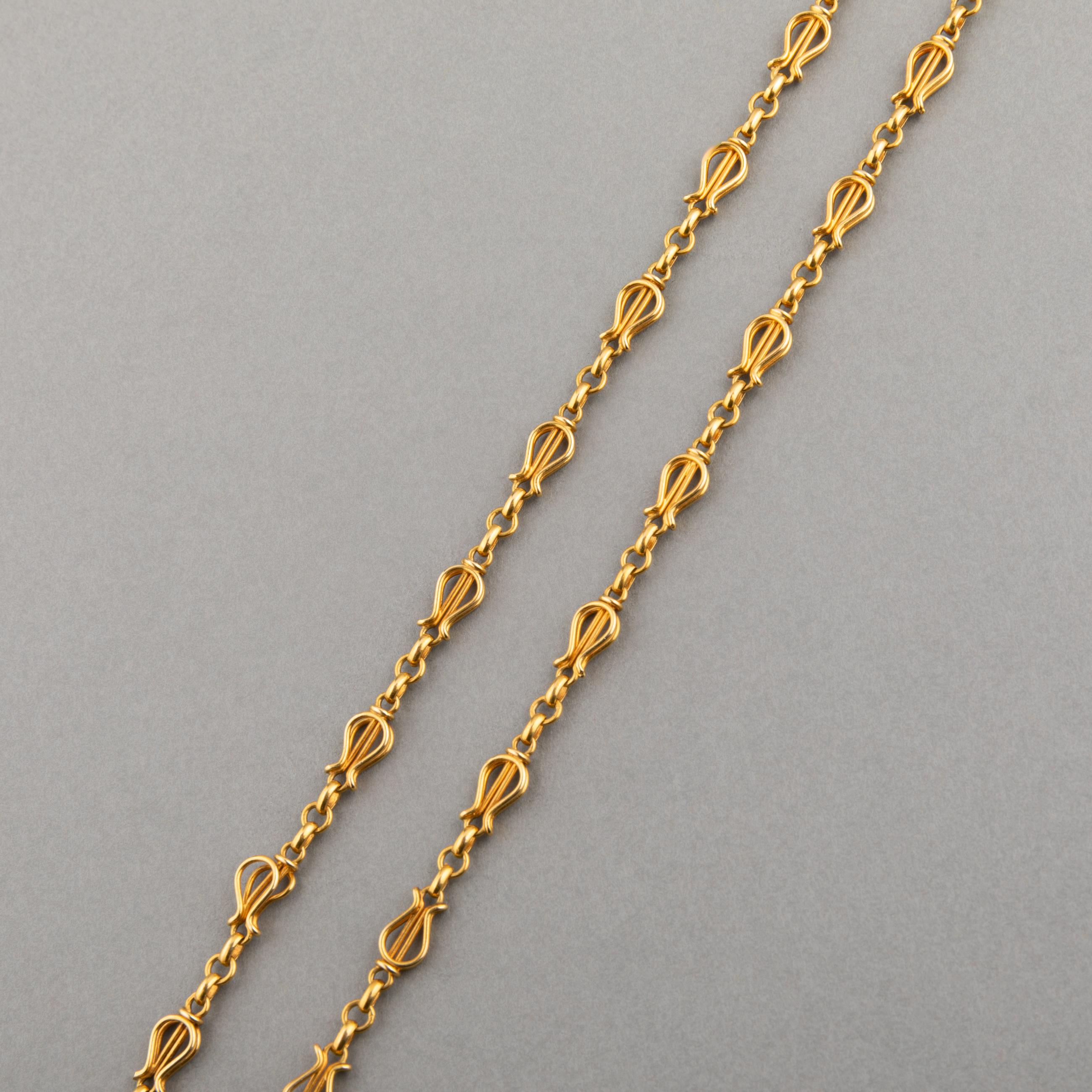 A beautiful chain necklace, made in France circa 1890.

Made in yellow gold 18k, 158 cm length.  You can wear three turns.

French hallmarks: eagle head and maker;

Weight: 43.30 grams