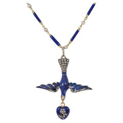 Collier français ancien en or, émail, diamants et perles avec médaillon oiseau et cœur