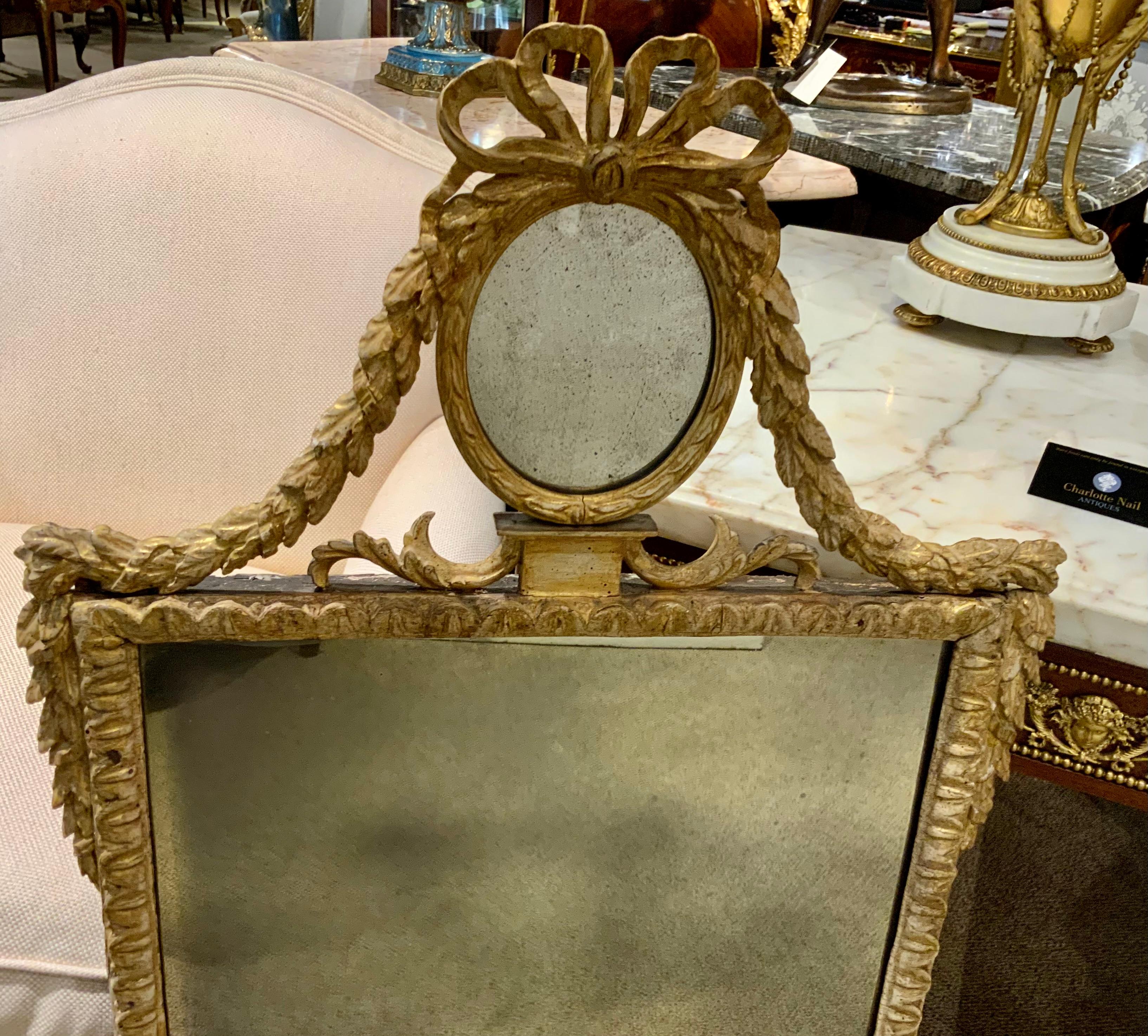 French antique  hand carved gilt frame with original mirror plate For Sale 1