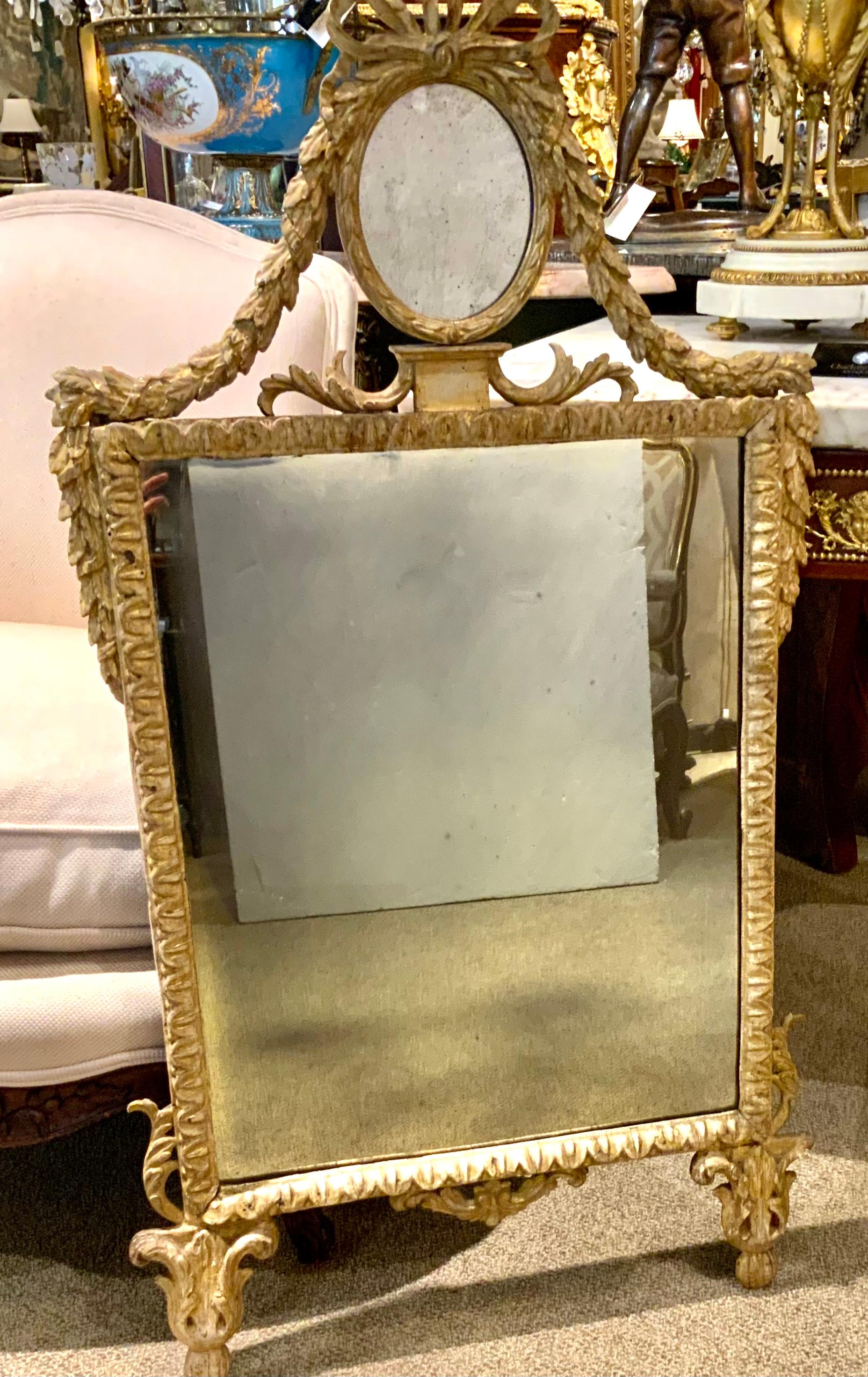 French antique  hand carved gilt frame with original mirror plate For Sale 2