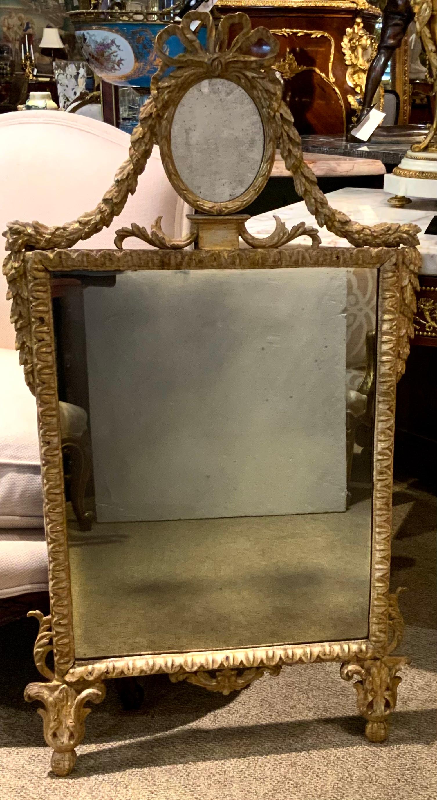 French antique  hand carved gilt frame with original mirror plate For Sale 3