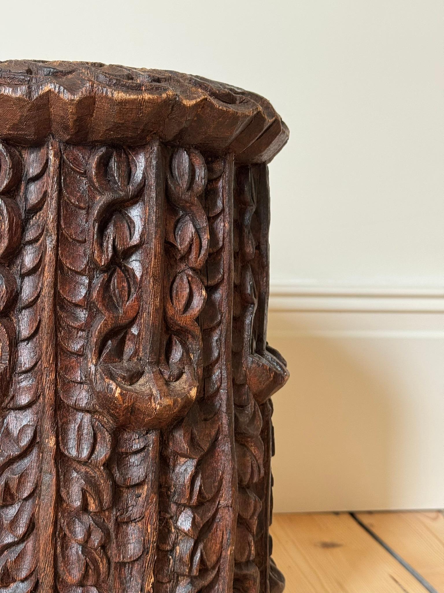 Français Antique French Plinthe en bois sculpté à la main en vente