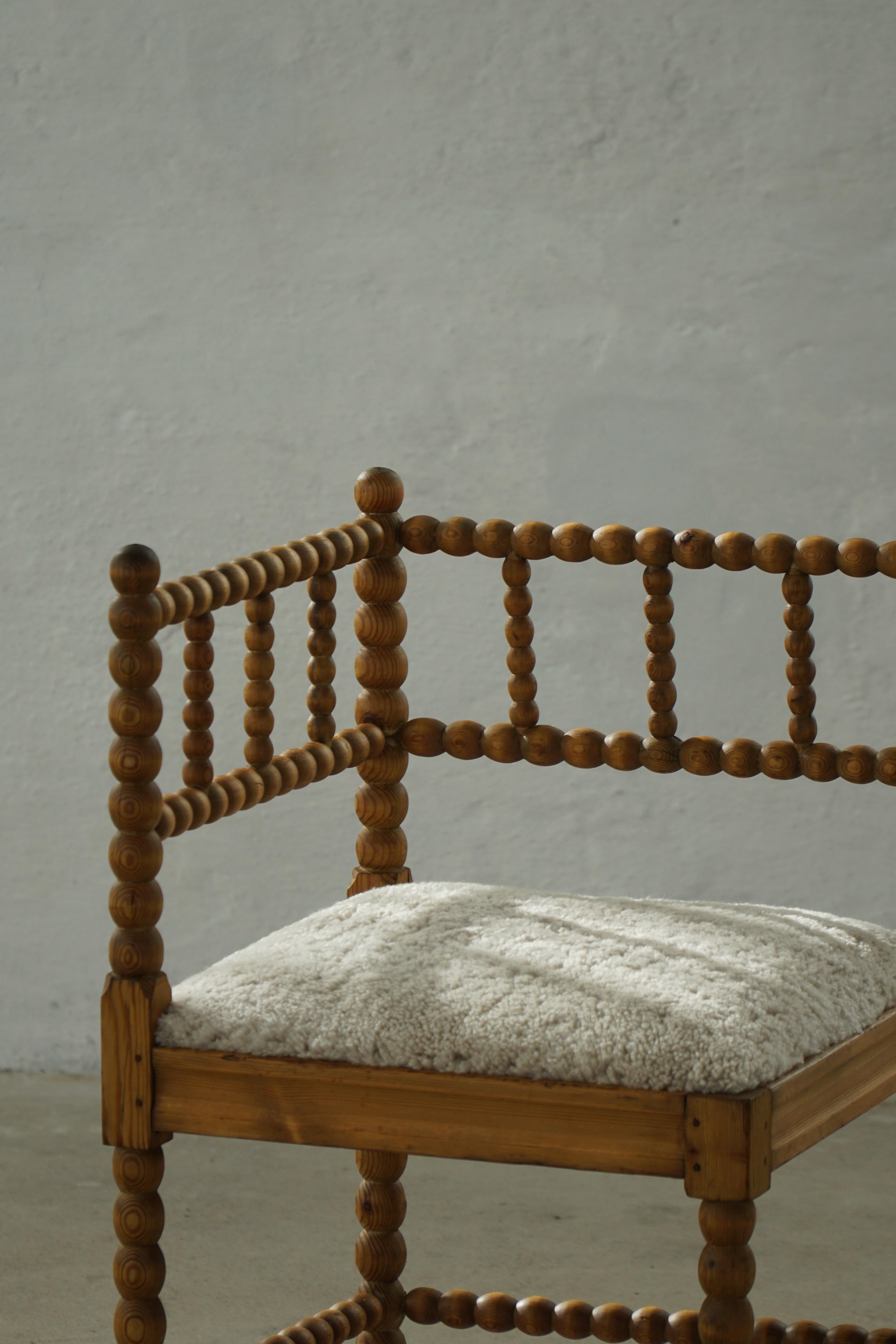 Antiker französischer handgefertigter Klöppel-Eckstuhl mit Lambswool, Anfang 20. im Angebot 3