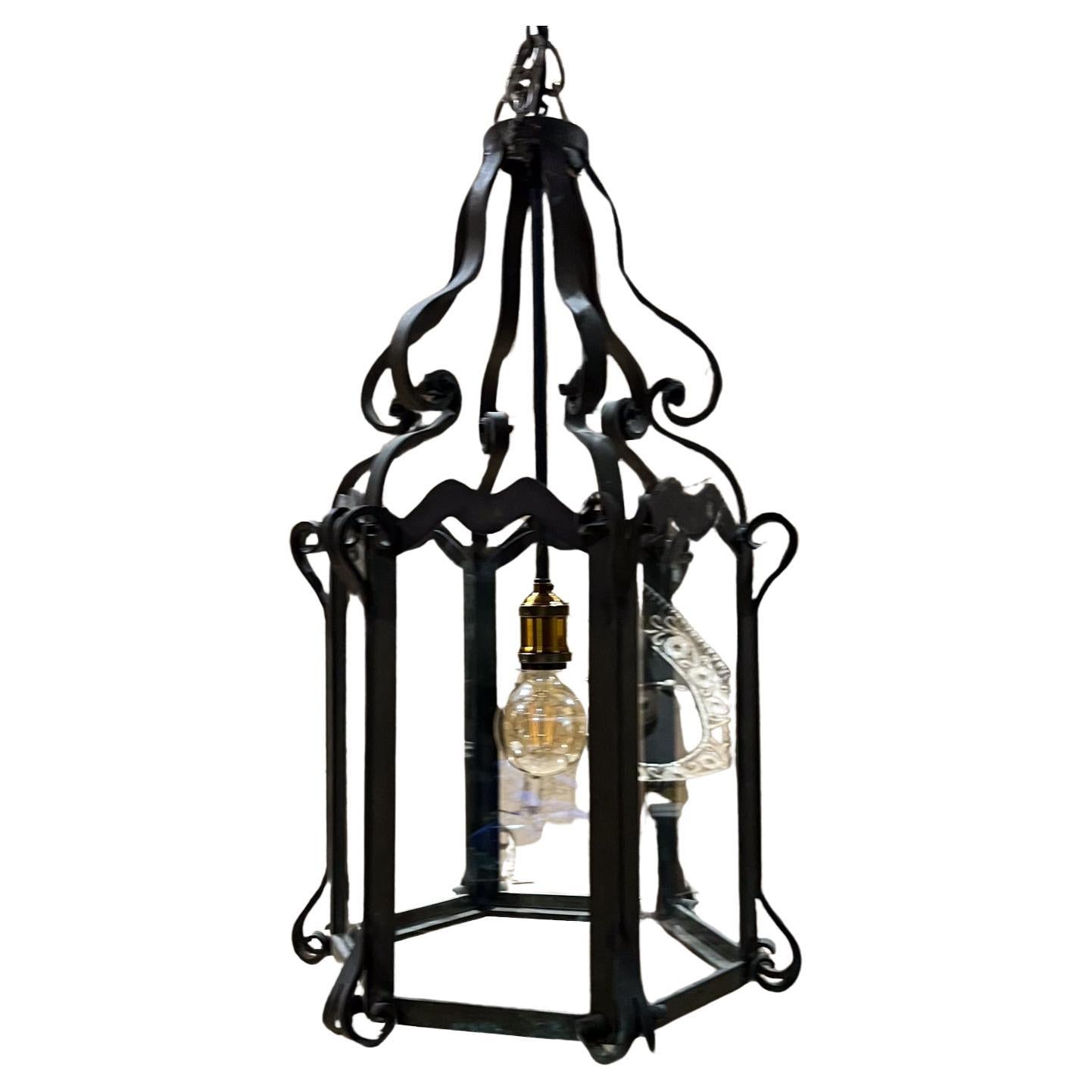 Lampadario francese in bronzo rustico forgiato a mano Antique French