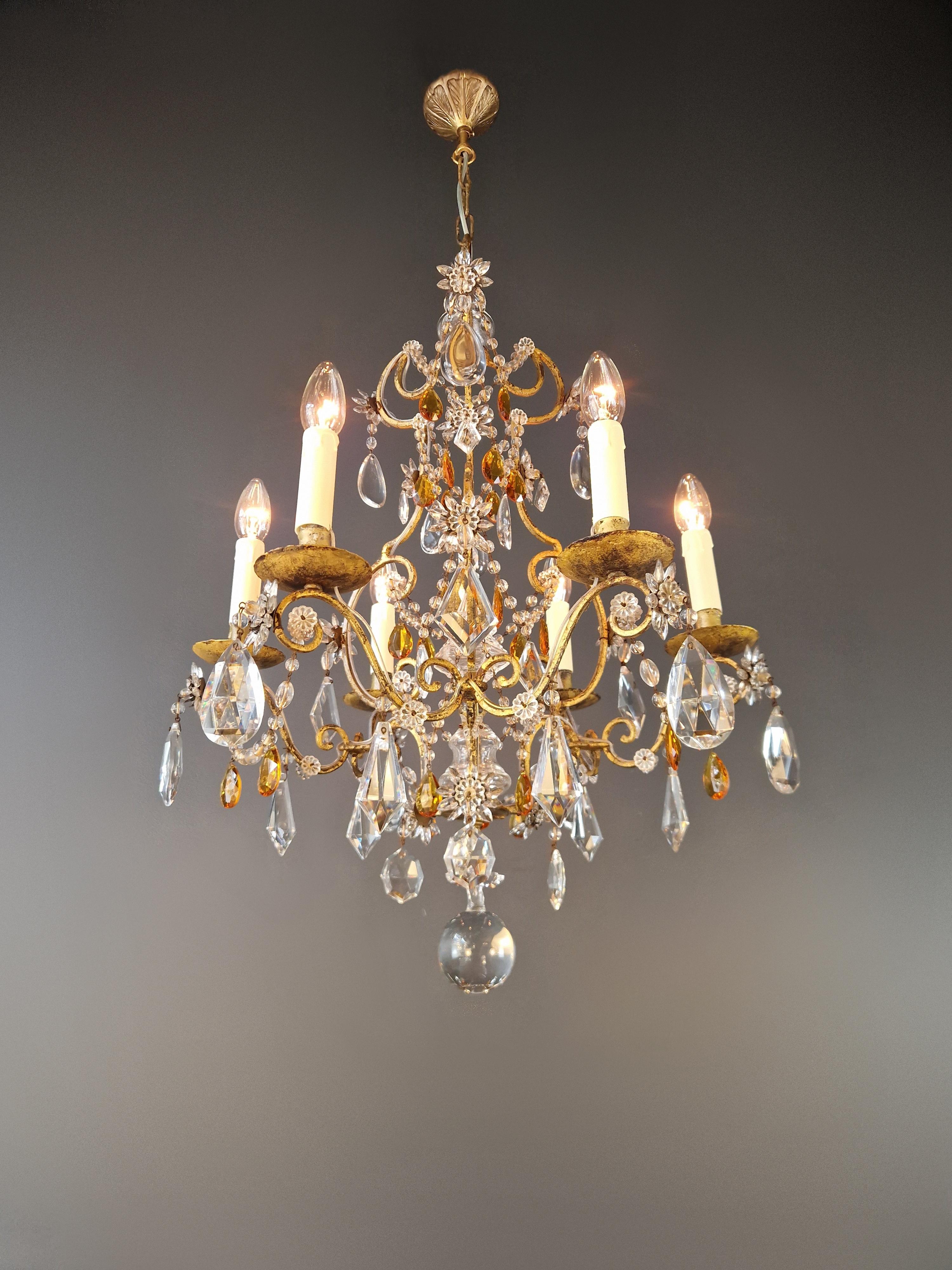 Francese Lampadario antico storicista francese del 1880 circa in ferro dorato con cristalli d'ambra in vendita