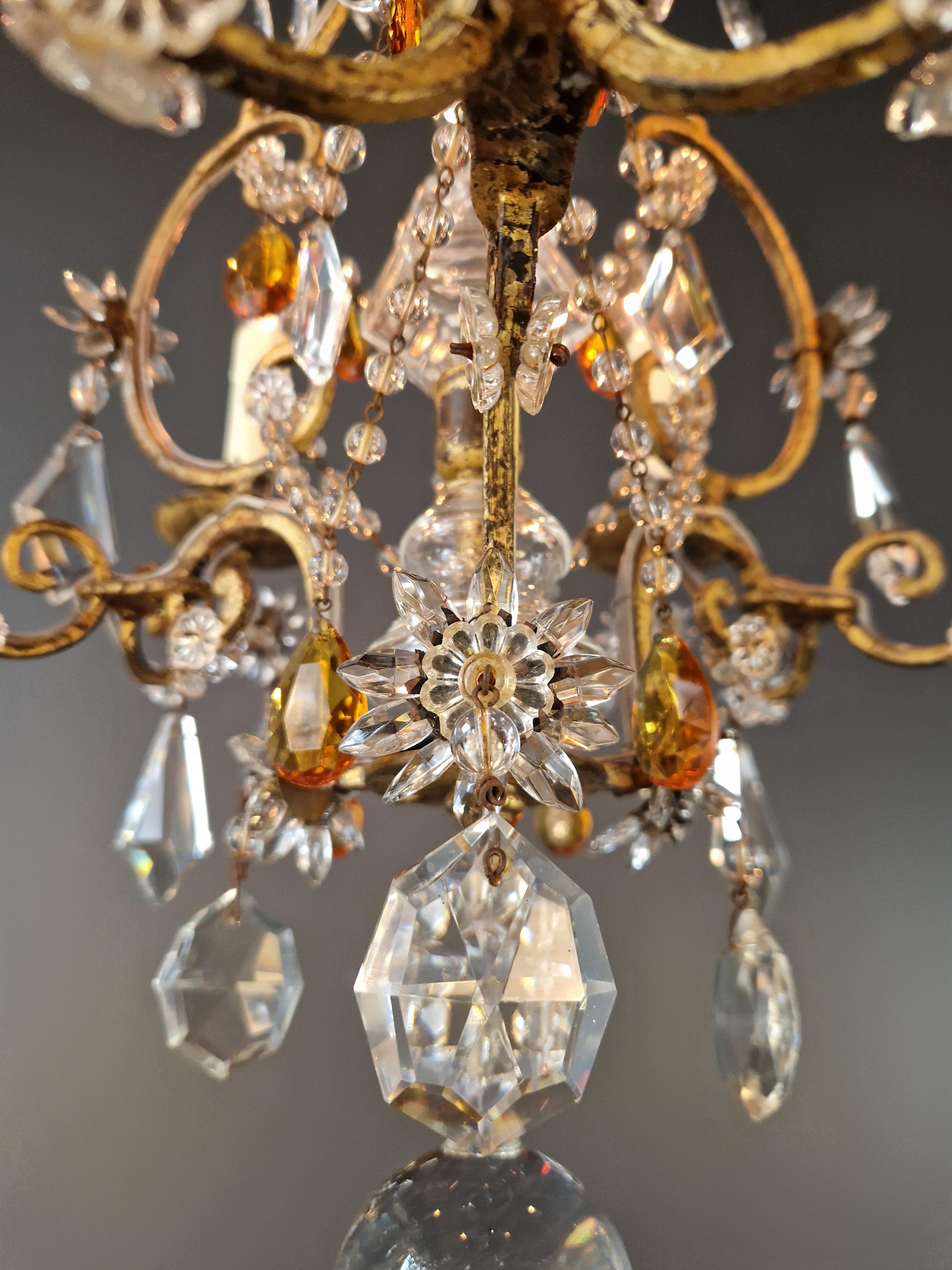 Lampadario antico storicista francese del 1880 circa in ferro dorato con cristalli d'ambra In condizioni buone in vendita a Berlin, DE