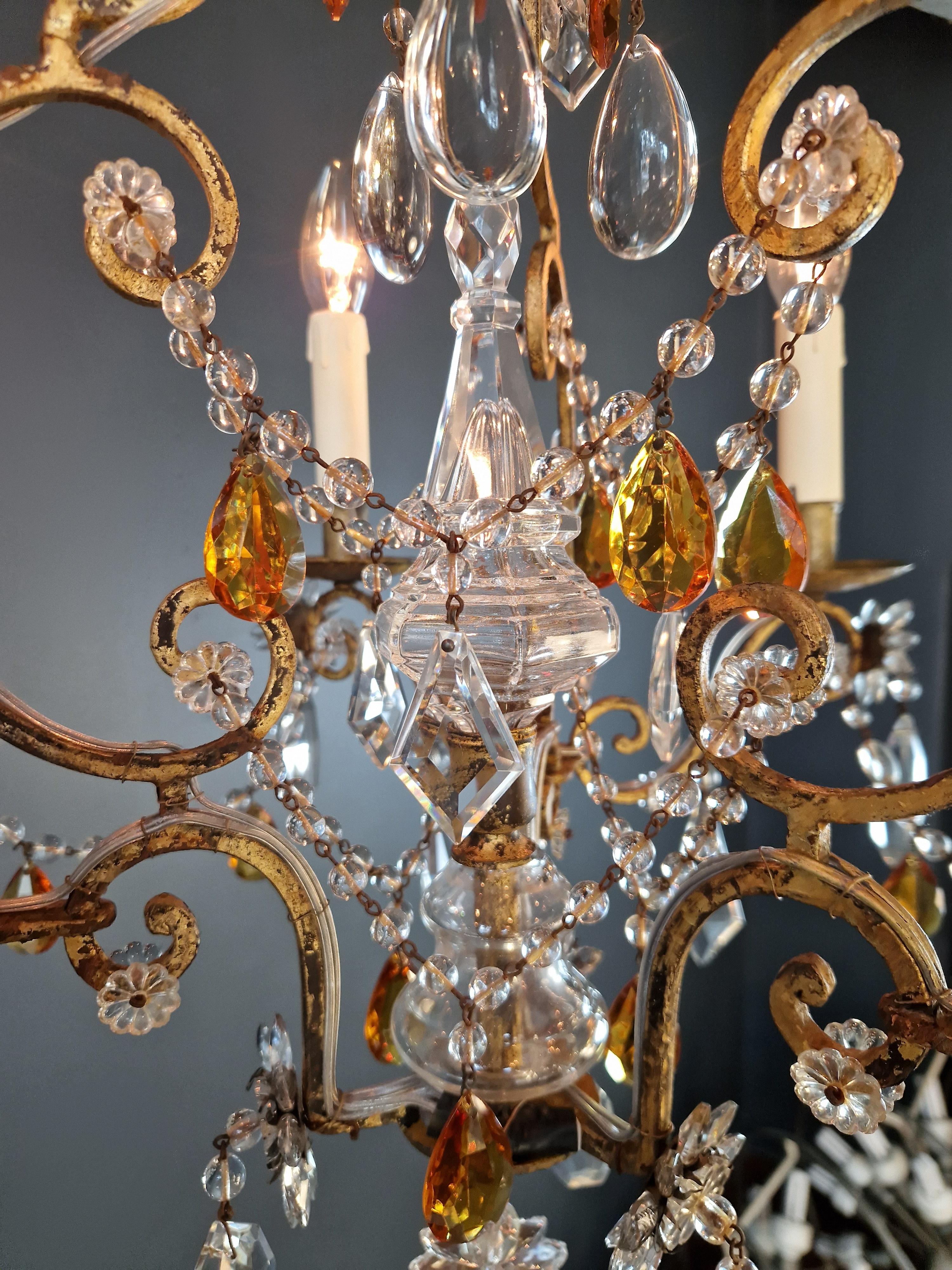 Fine XIX secolo Lampadario antico storicista francese del 1880 circa in ferro dorato con cristalli d'ambra in vendita