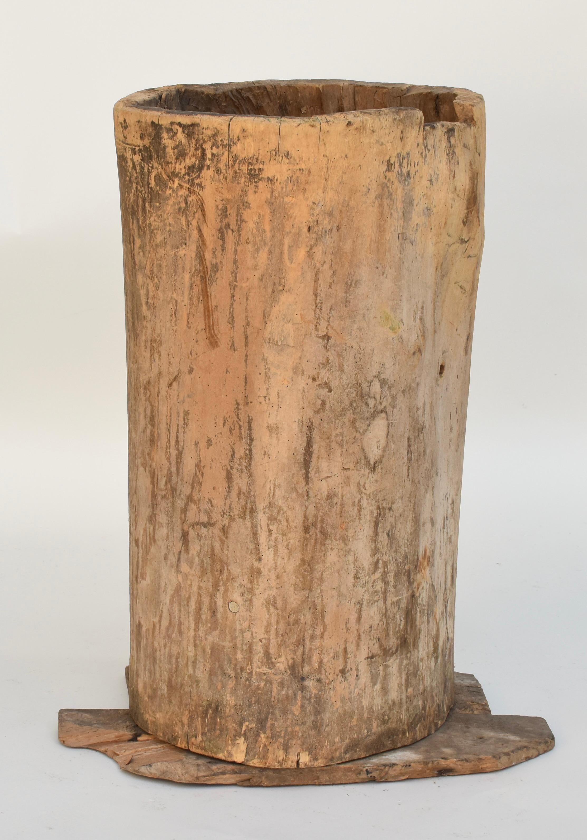 Französisch Antike ausgehöhlte Baumstamm hölzerne Pflanzer Gefäß, Ende 19. C. Frankreich (Holz) im Angebot