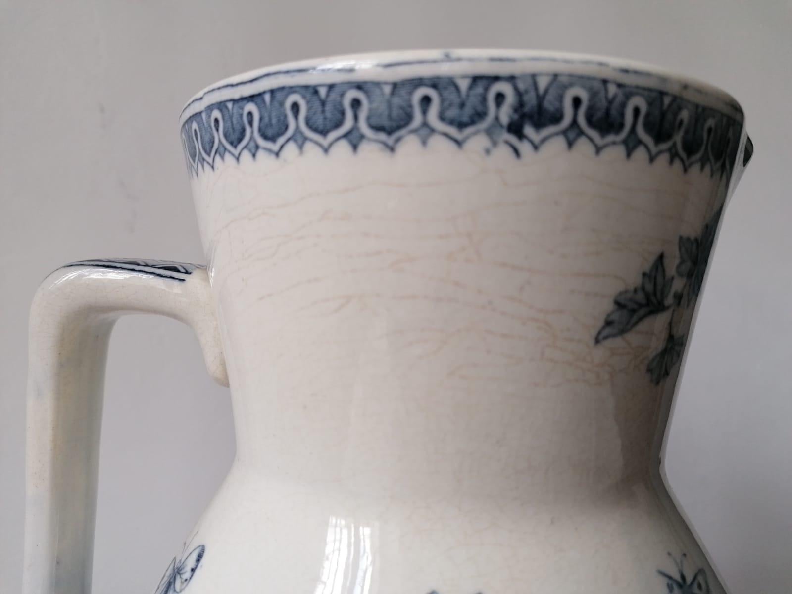 Milieu du XIXe siècle Pichet ancien français de Sarreguemines Neptune, 19ème siècle en vente