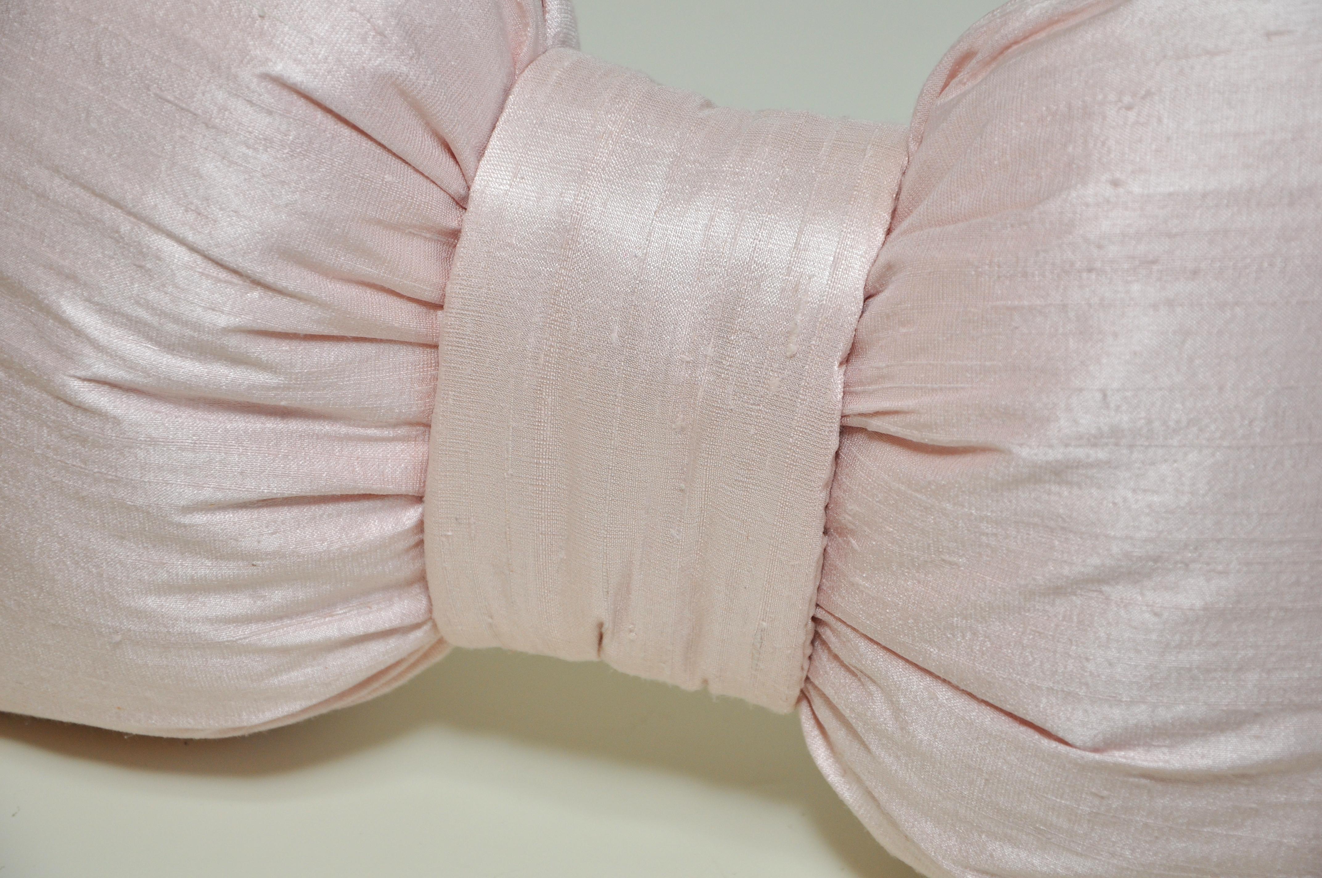 French antique light ballet pink silk bow cushion pillow

A custom made luxury contemporary cushion (pillow to our american customers) constructed using precious antique fabric. 100% pure raw silk, with its visible texture of ‘slubs’ (nibbly bits)
