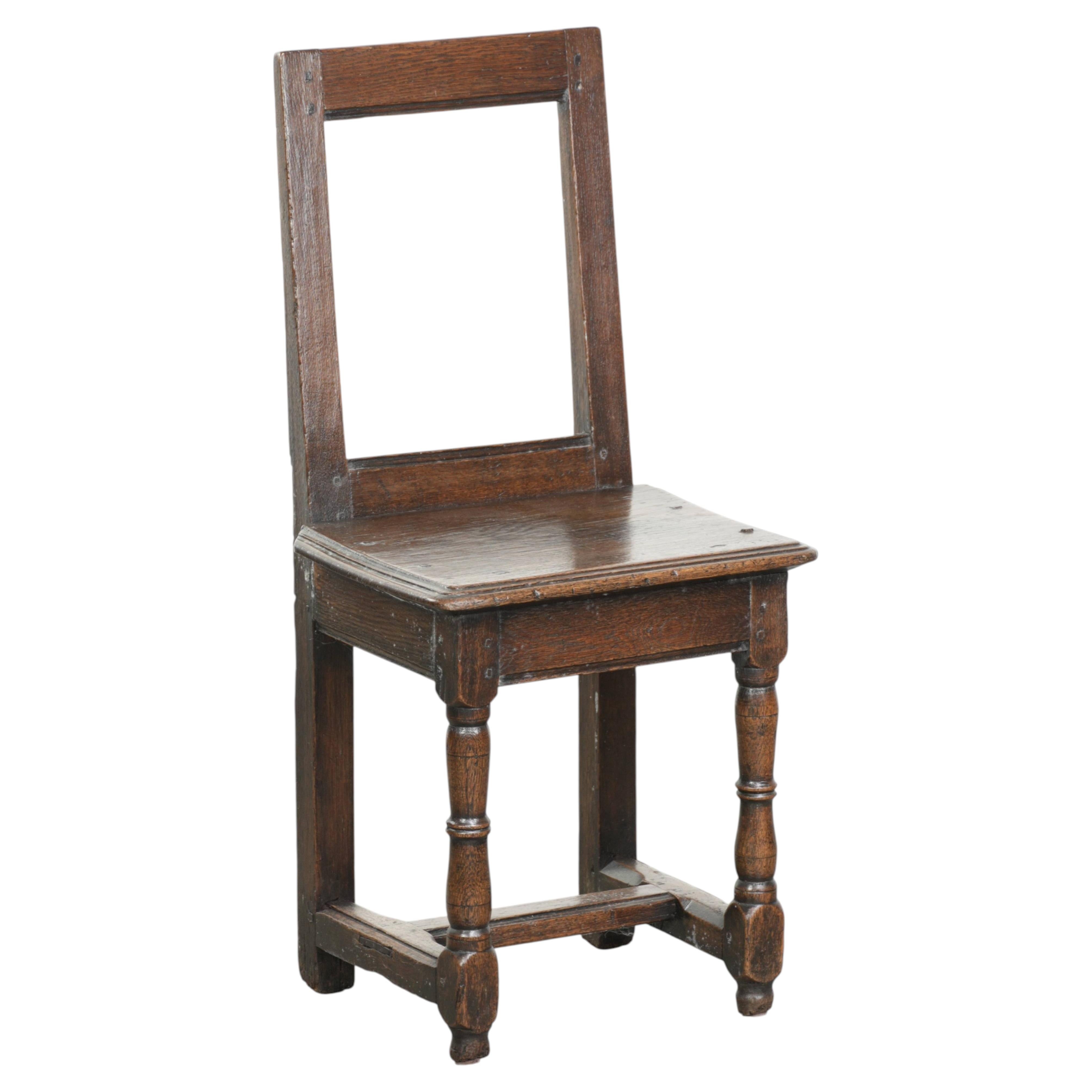 French antique Lorraine chair from the 18th century made of oak For Sale