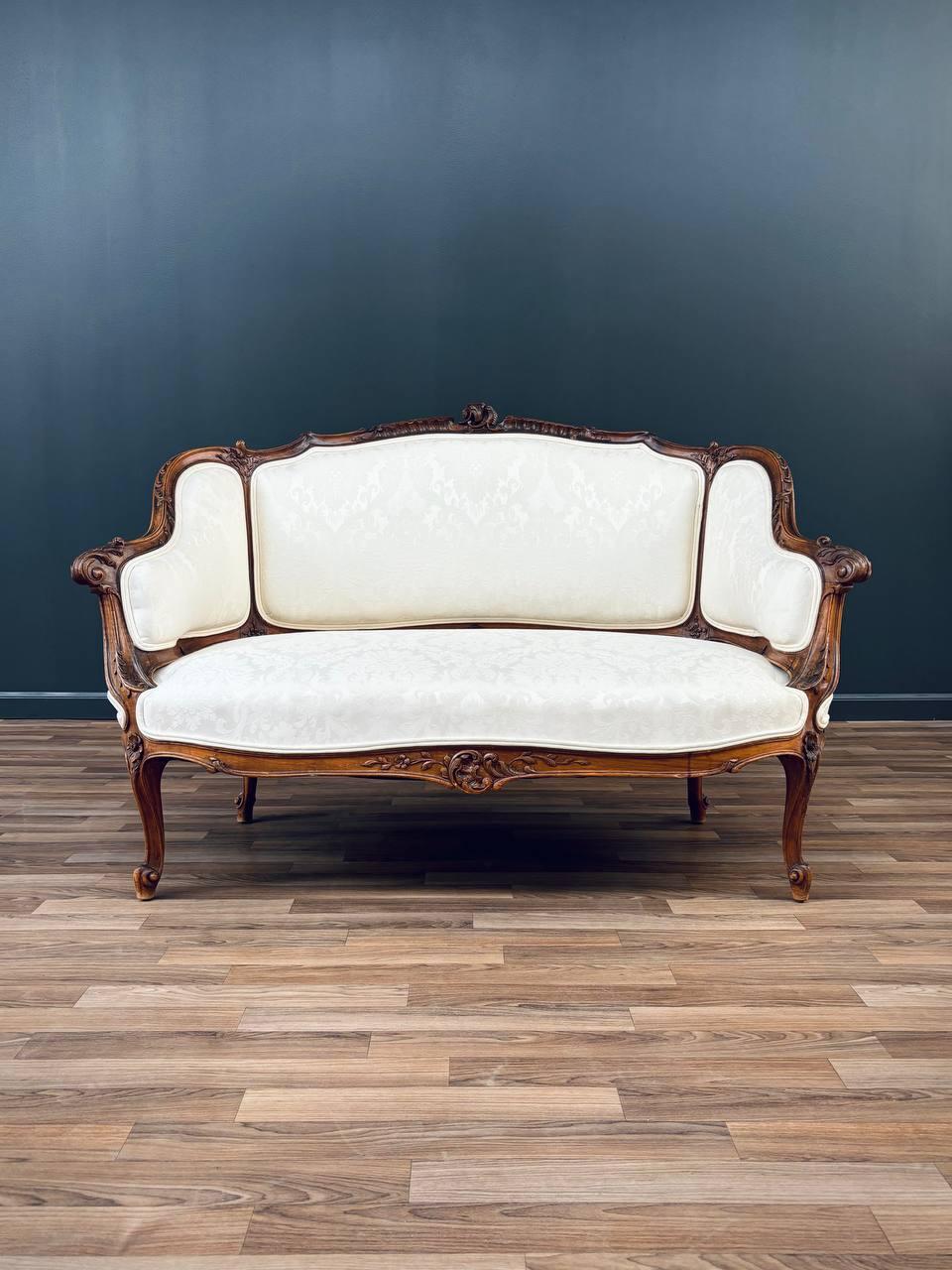 French Antique Louis XV-Style Love Seat Sofa In Good Condition In Los Angeles, CA