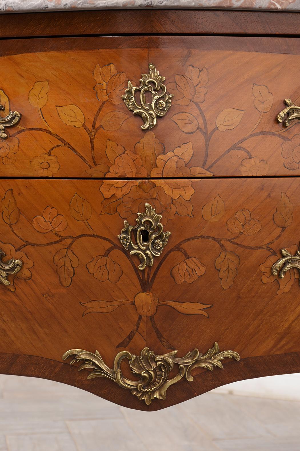 French Antique Louis XV Marquetry Commode In Good Condition In Los Angeles, CA