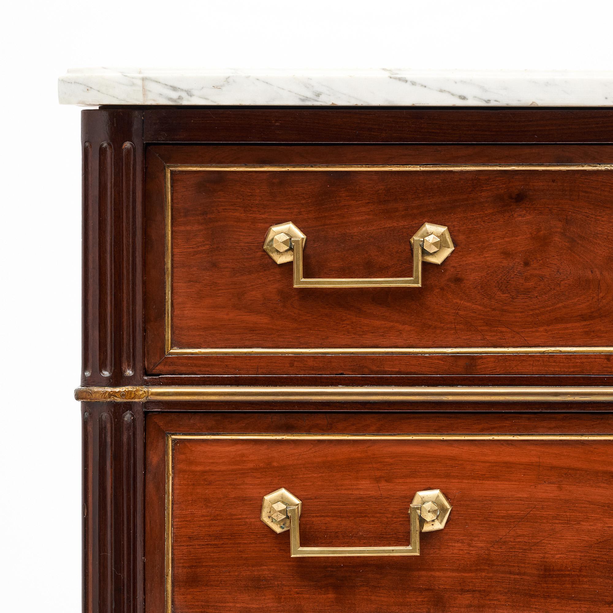 Laiton Ancienne commode française d'époque Louis XVI en vente