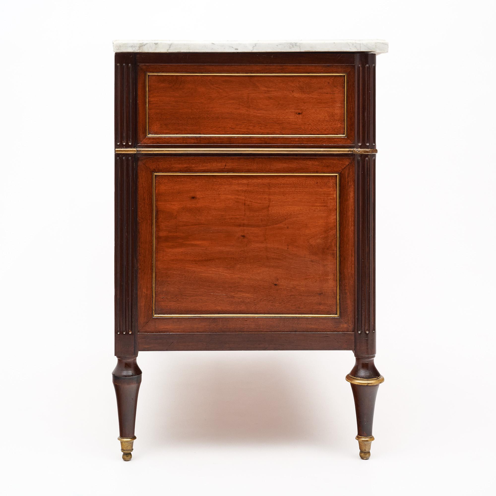 Ancienne commode française d'époque Louis XVI en vente 1