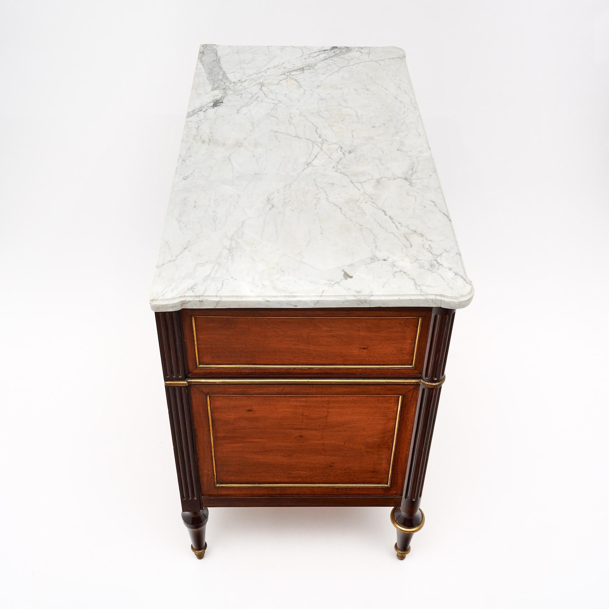 Ancienne commode française d'époque Louis XVI en vente 2