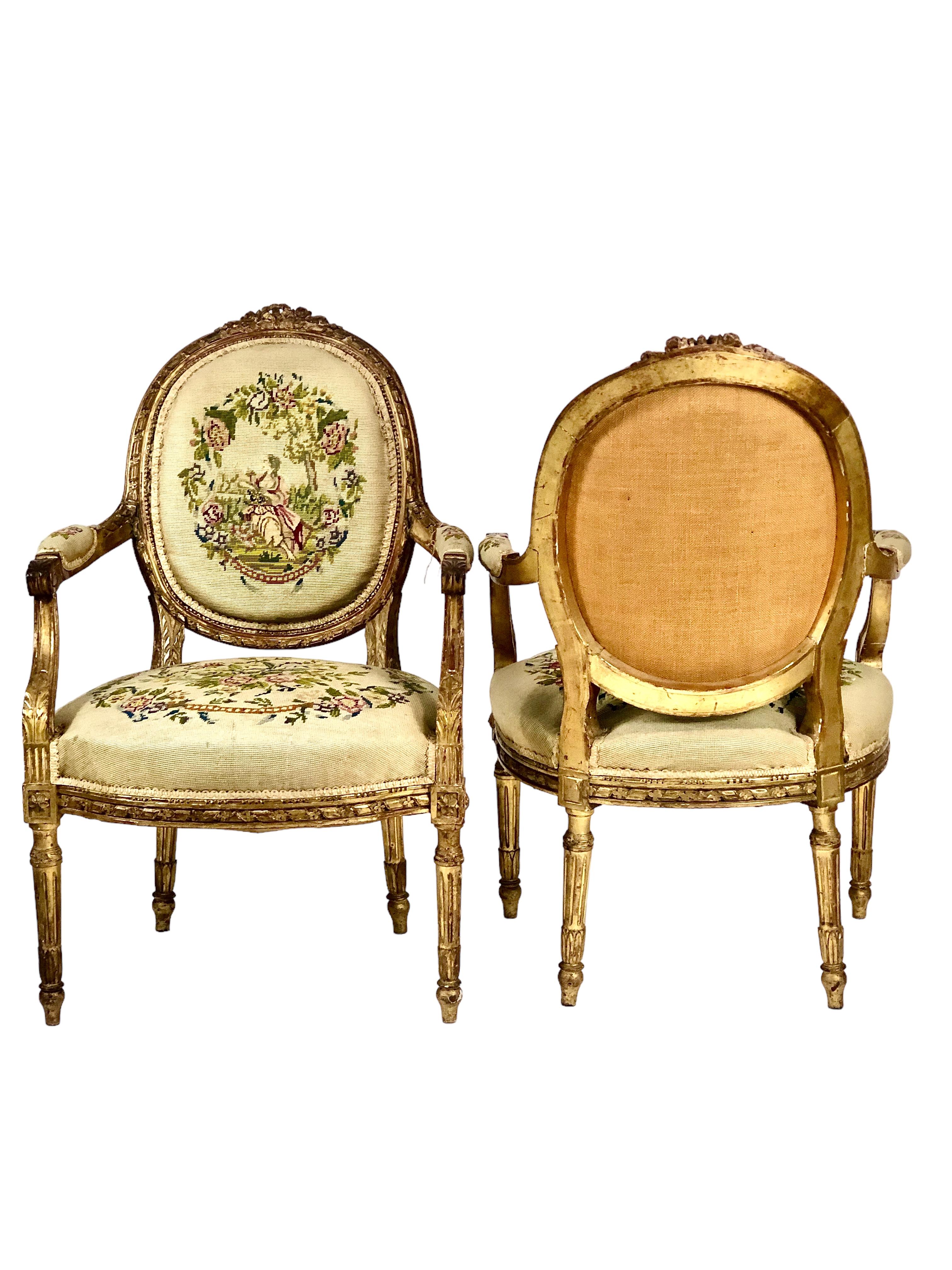 Ancienne suite de salon 5 pièces en bois doré Louis XVI en vente 2