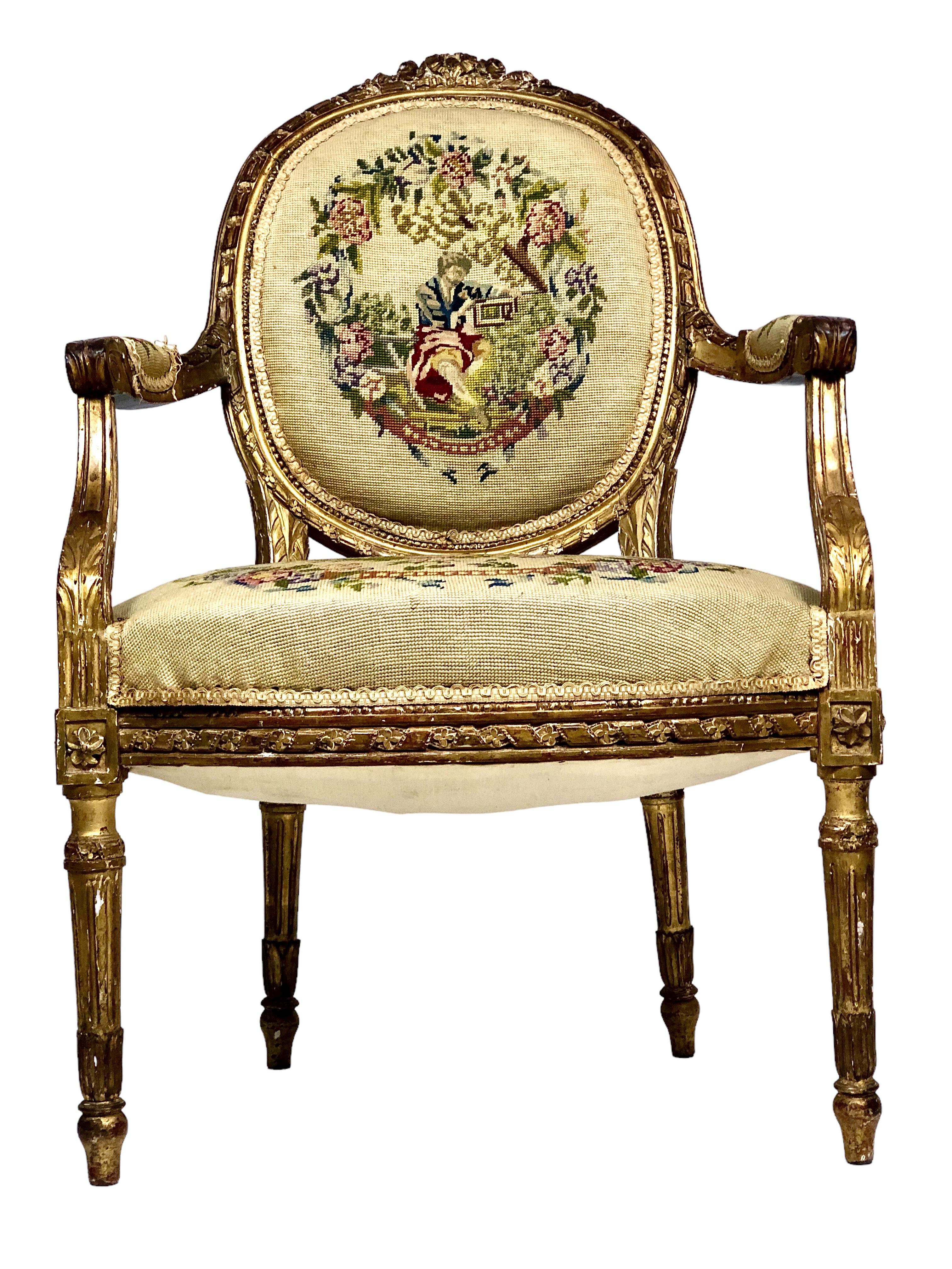 Français Ancienne suite de salon 5 pièces en bois doré Louis XVI en vente