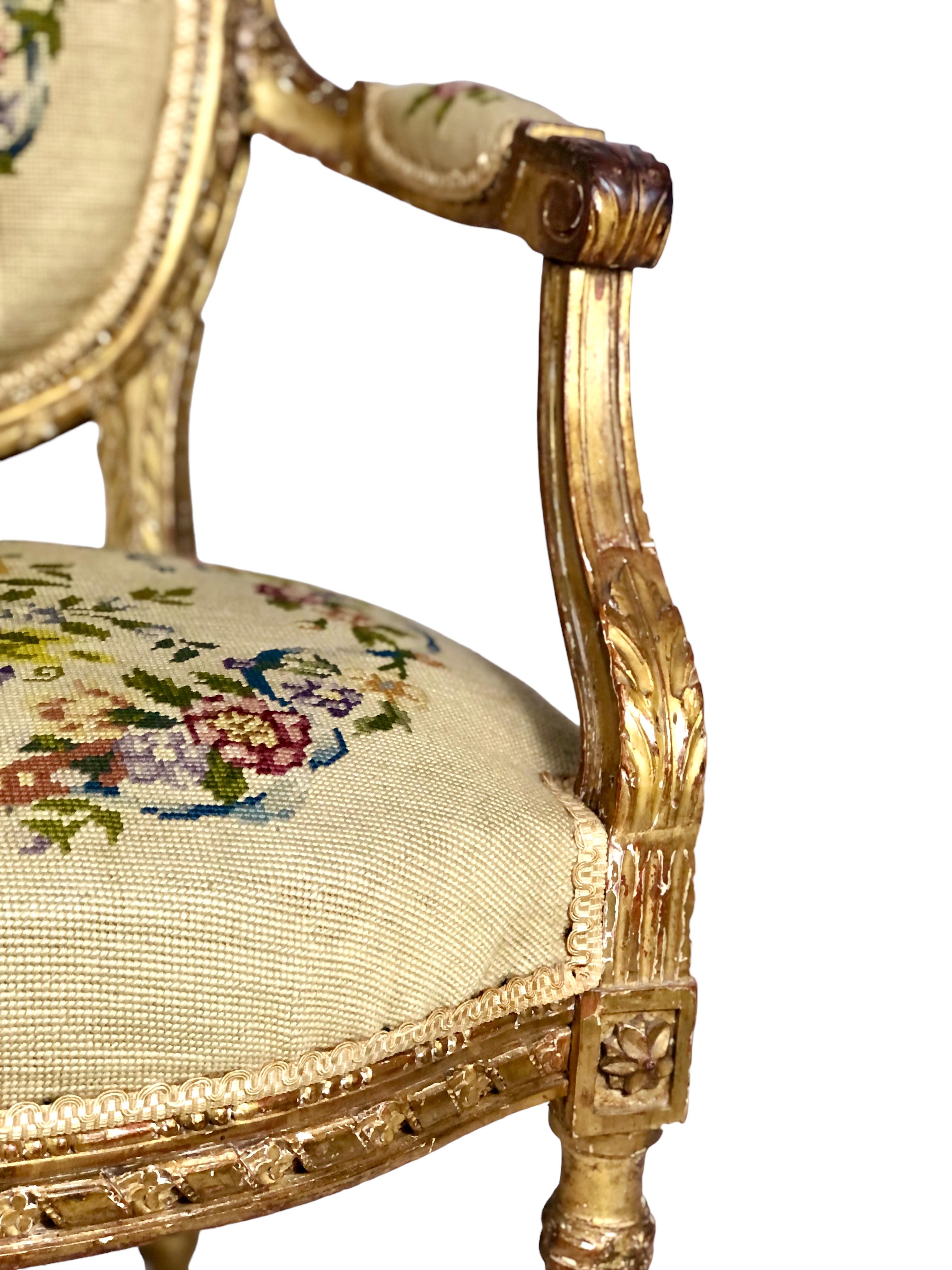 XIXe siècle Ancienne suite de salon 5 pièces en bois doré Louis XVI en vente