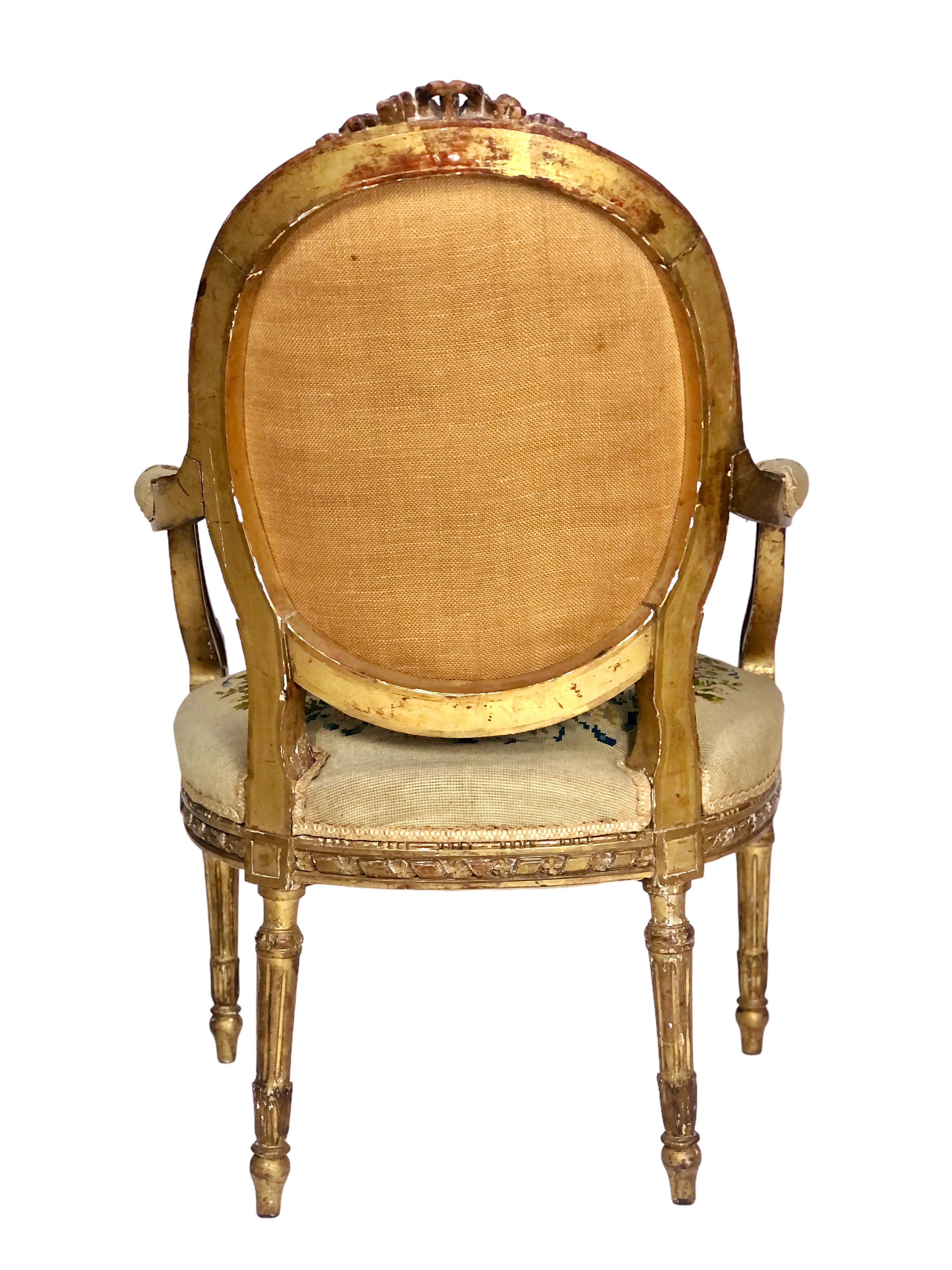 Ancienne suite de salon 5 pièces en bois doré Louis XVI en vente 1