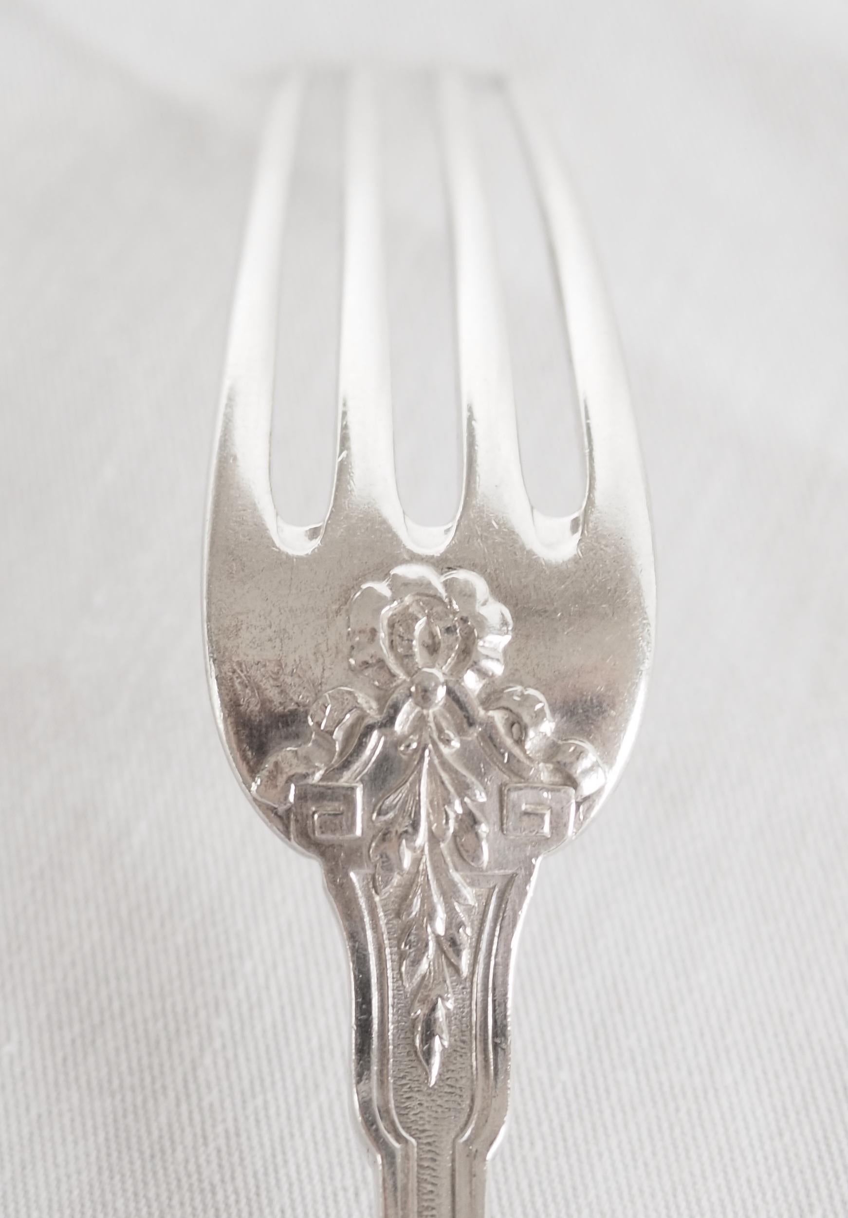 Antico servizio di posate in argento sterling in stile Luigi XVI per 6 persone - Henin & Cie 1