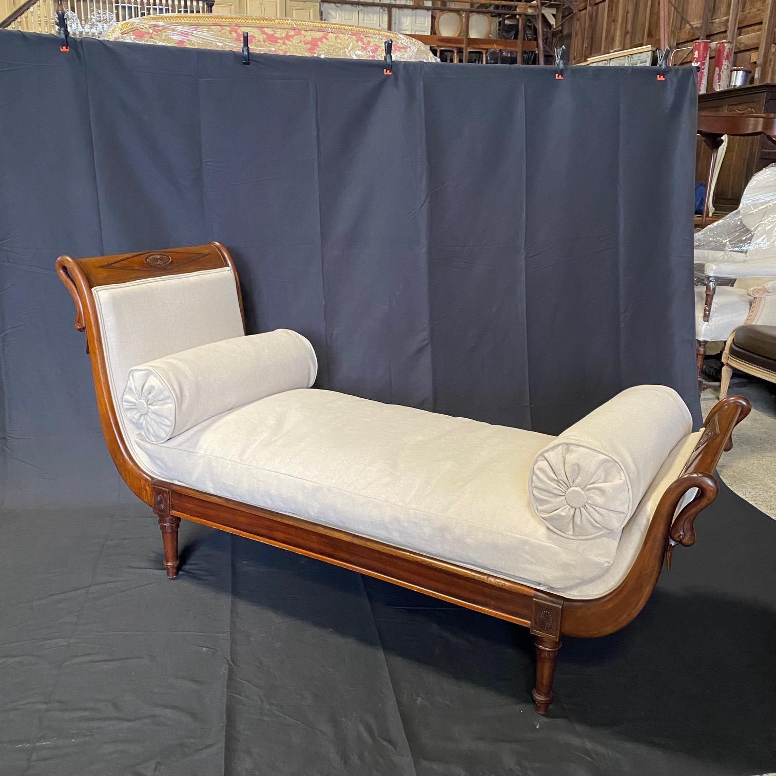 French Antique Louis XVI Swan Neck Daybed or Chaise Lounge with New Upholstery  For Sale 2