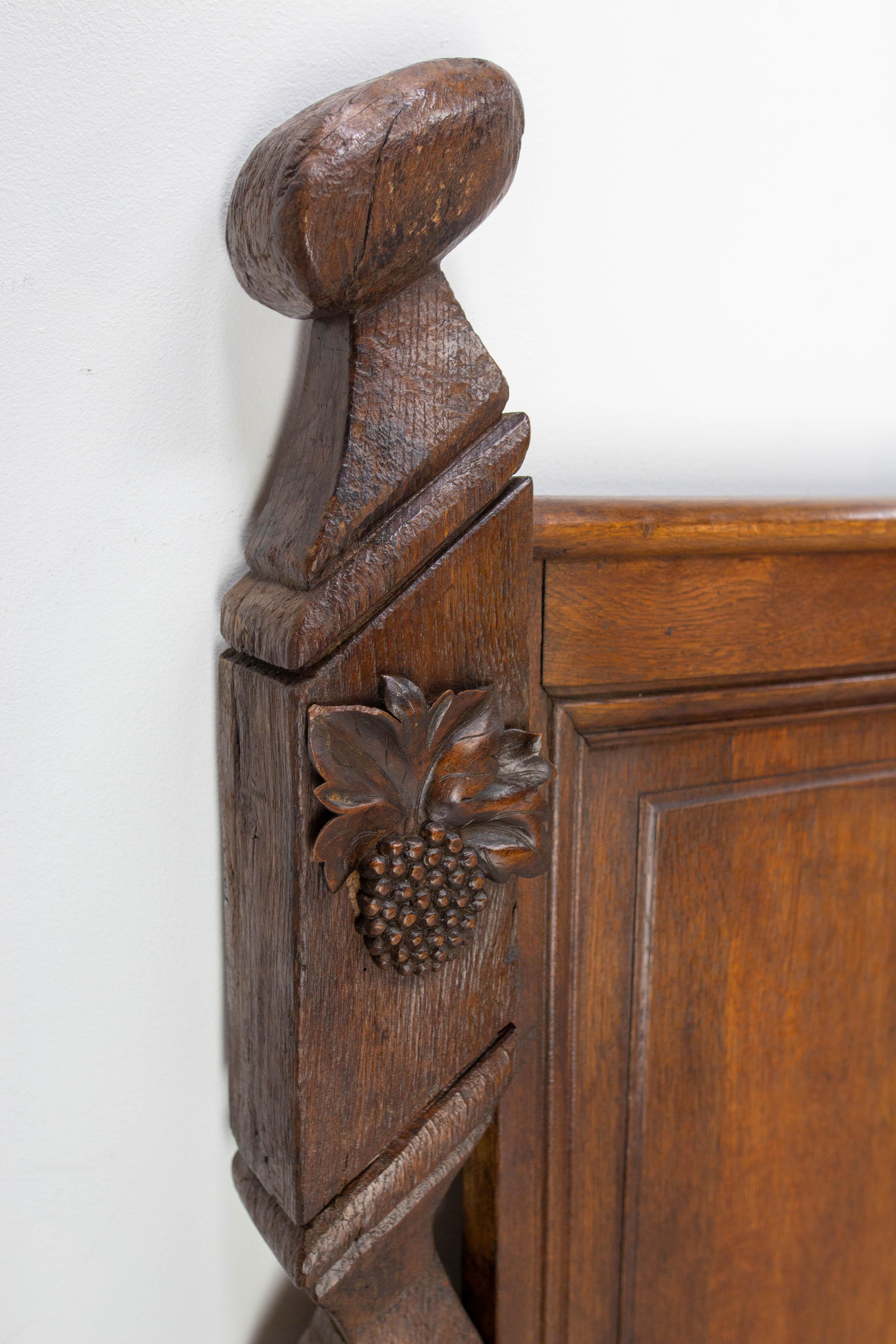 Antique French Massive Oak Oak Head Board Assembled for King Size Bed circa 1960 en vente 3