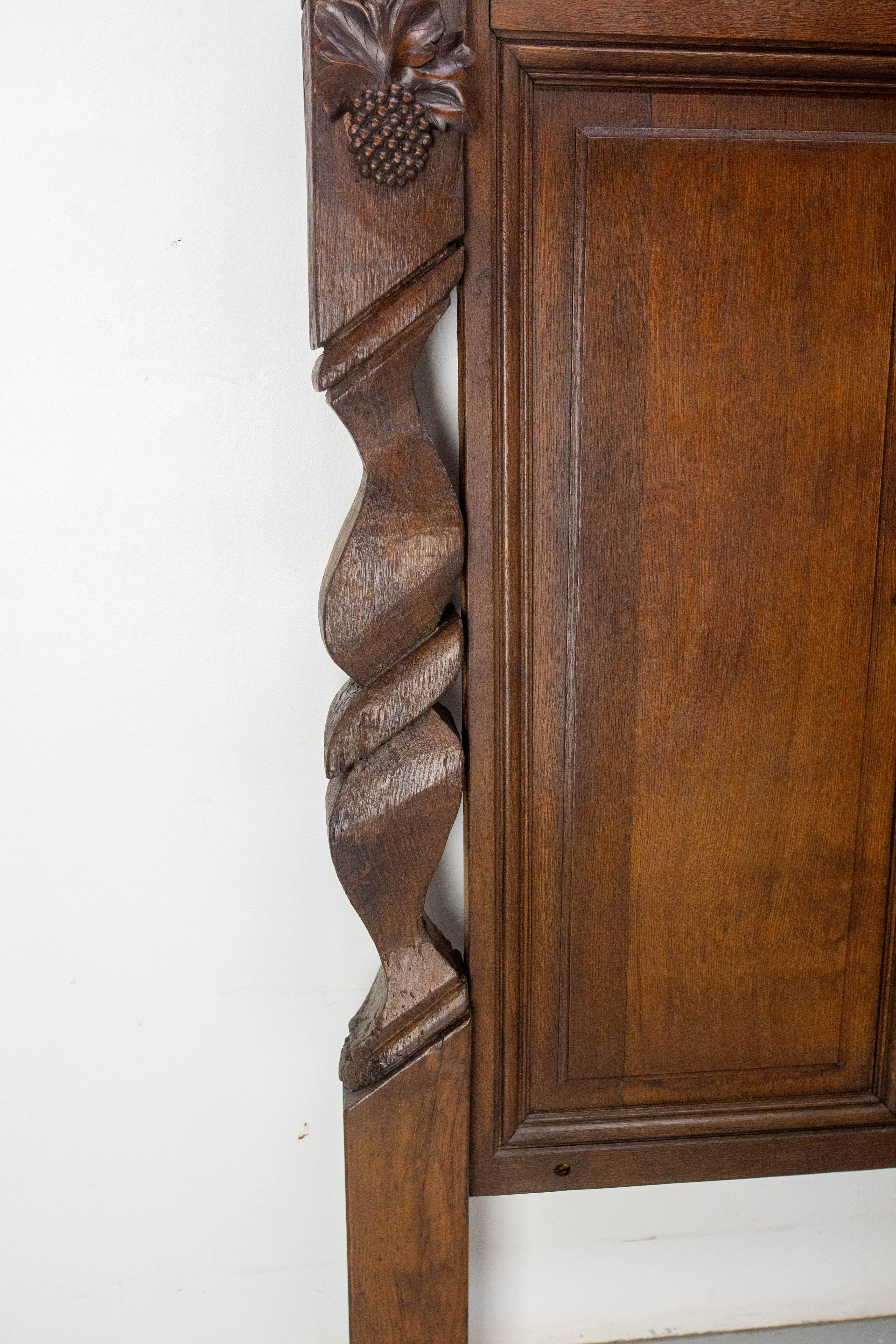 Antique French Massive Oak Oak Head Board Assembled for King Size Bed circa 1960 en vente 4