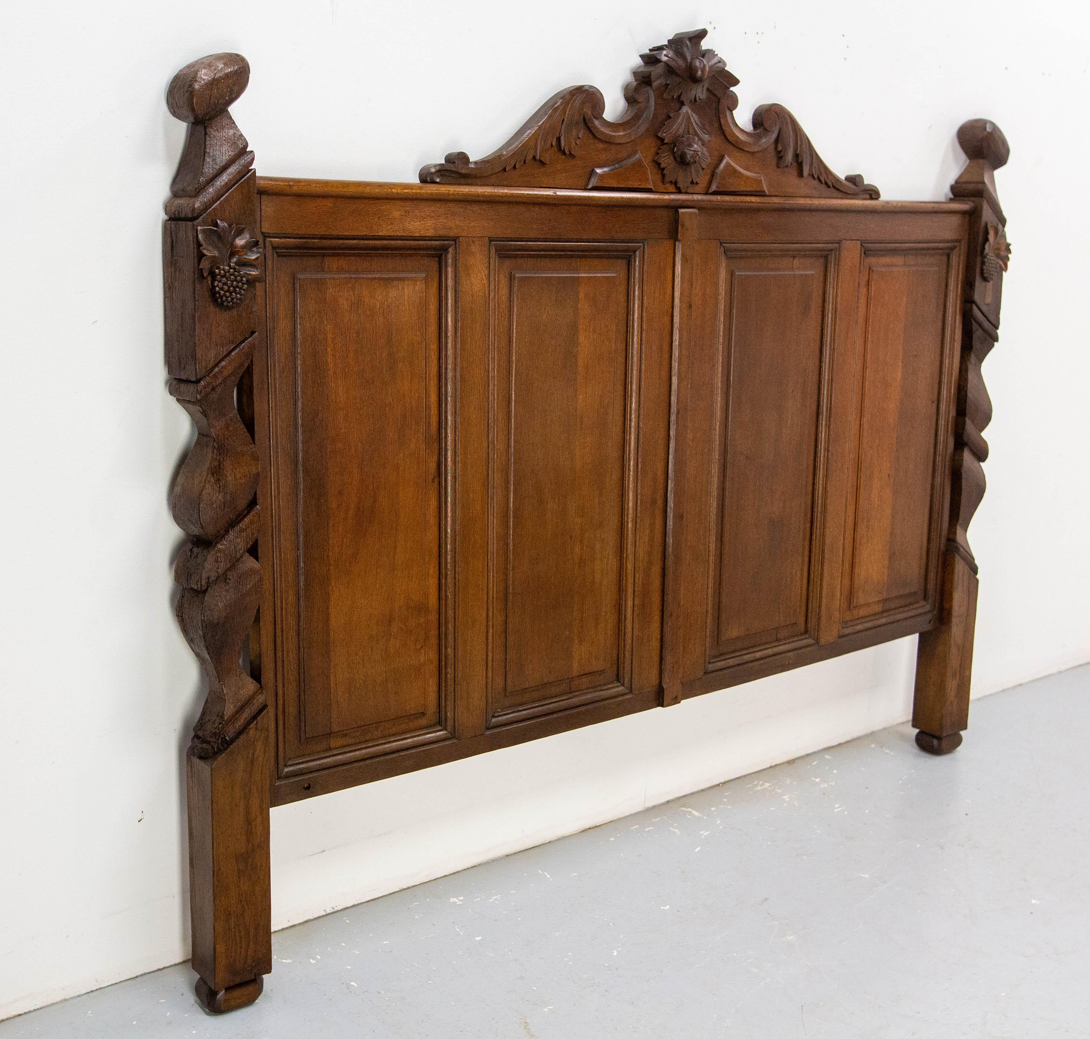Louis XVI Antique French Massive Oak Oak Head Board Assembled for King Size Bed circa 1960 en vente
