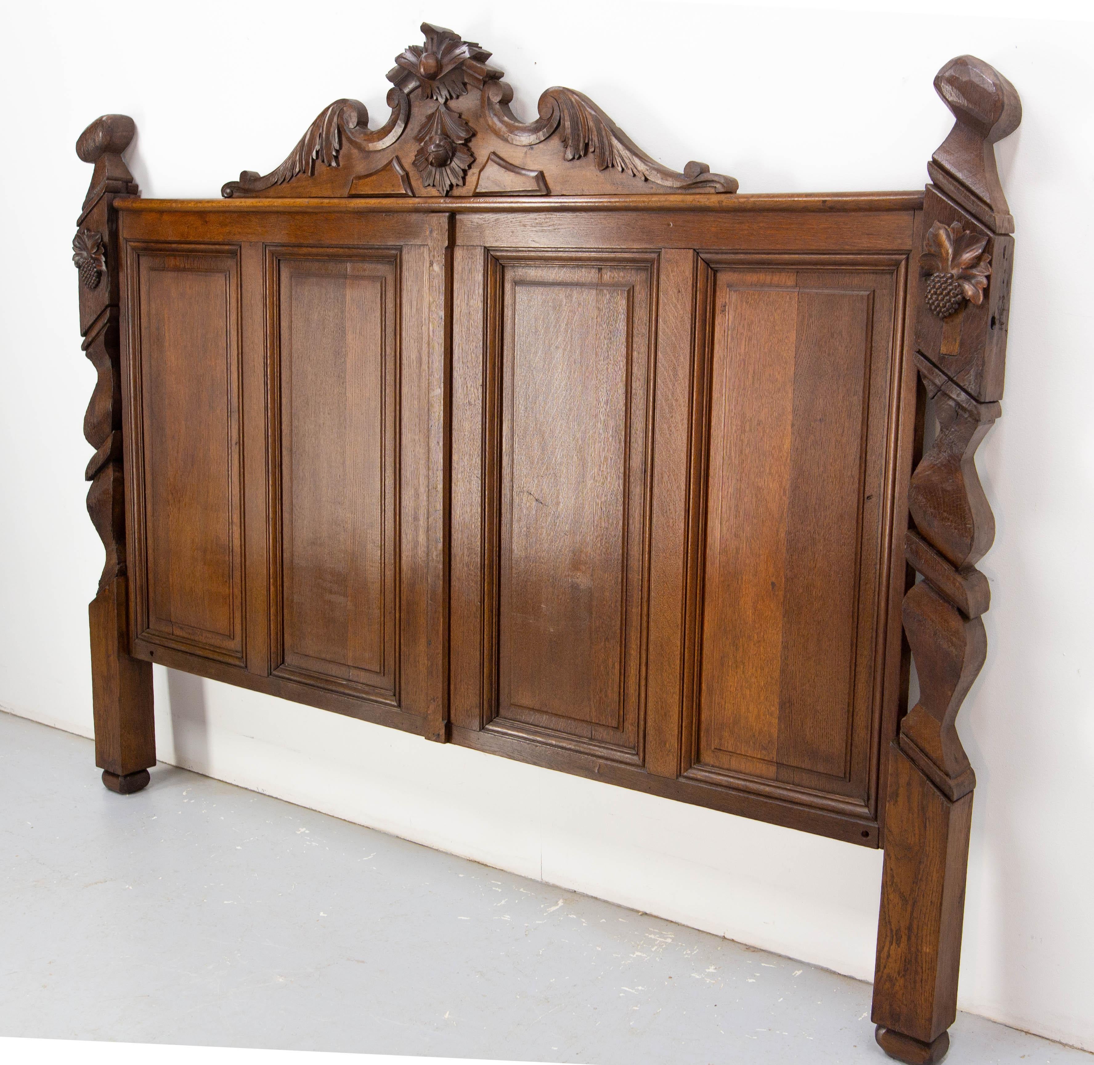 Français Antique French Massive Oak Oak Head Board Assembled for King Size Bed circa 1960 en vente