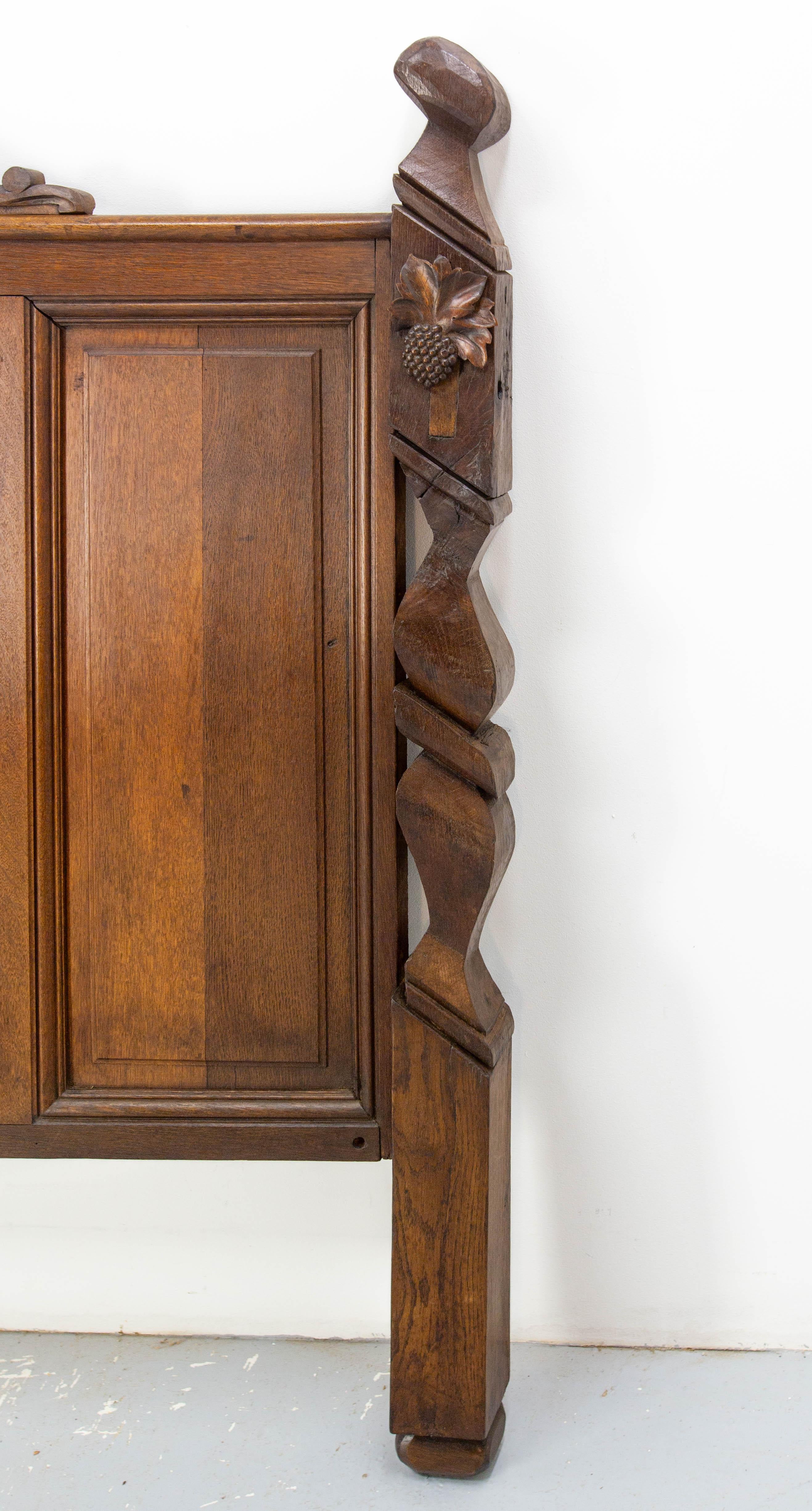 Antique French Massive Oak Oak Head Board Assembled for King Size Bed circa 1960 Bon état - En vente à Labrit, Landes