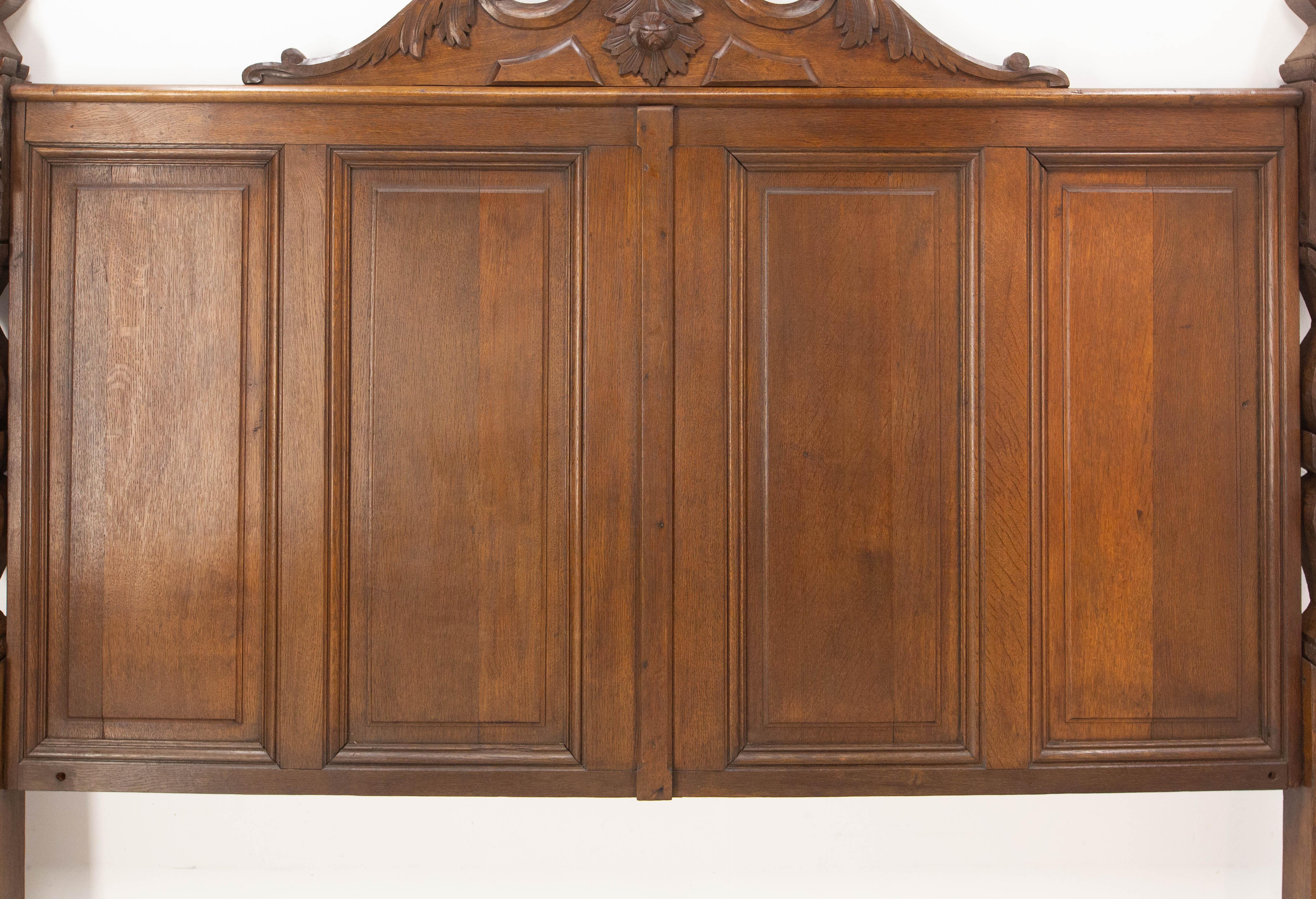 Antique French Massive Oak Oak Head Board Assembled for King Size Bed circa 1960 en vente 1
