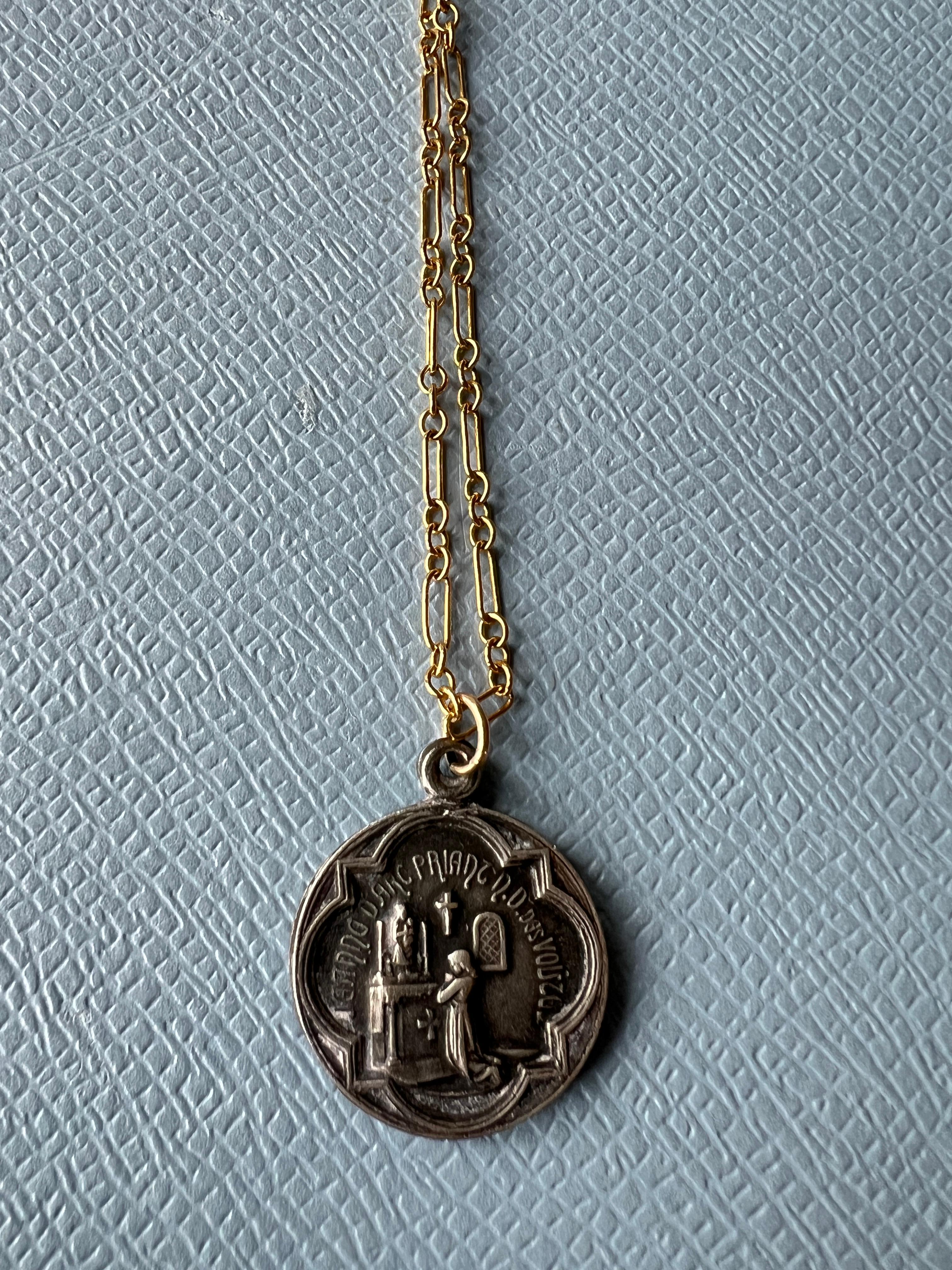 French Antique Silver toned Medal Gold Filled Chain Necklace possibly with the Year 1909 

On one side of the medal 