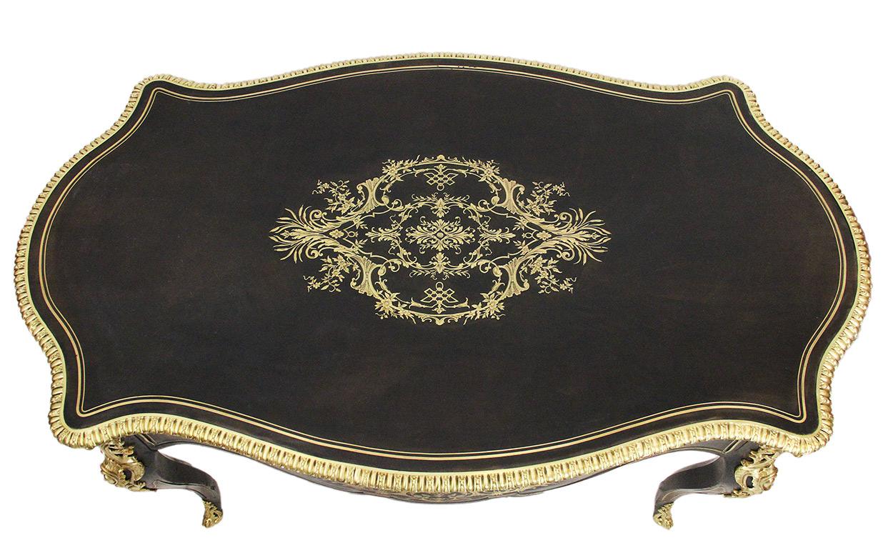 French antique Napoleon III table in blackened wood with delicate brass inlays
Elegant violin table with a top enhanced by a gilt bronze moulding, in blackened wood and delicate brass inlays.
French furniture of the 19th century, Napoleon III