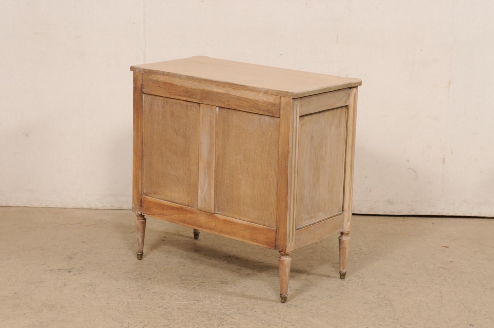 French Antique Neoclassic Style 3-Drawer Commode, Cute Size! In Good Condition For Sale In Atlanta, GA