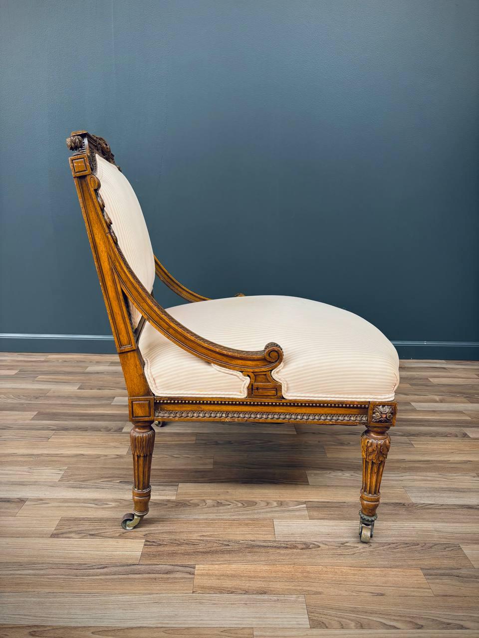 French Antique Neoclassical Style Slipper Chair In Good Condition For Sale In Los Angeles, CA
