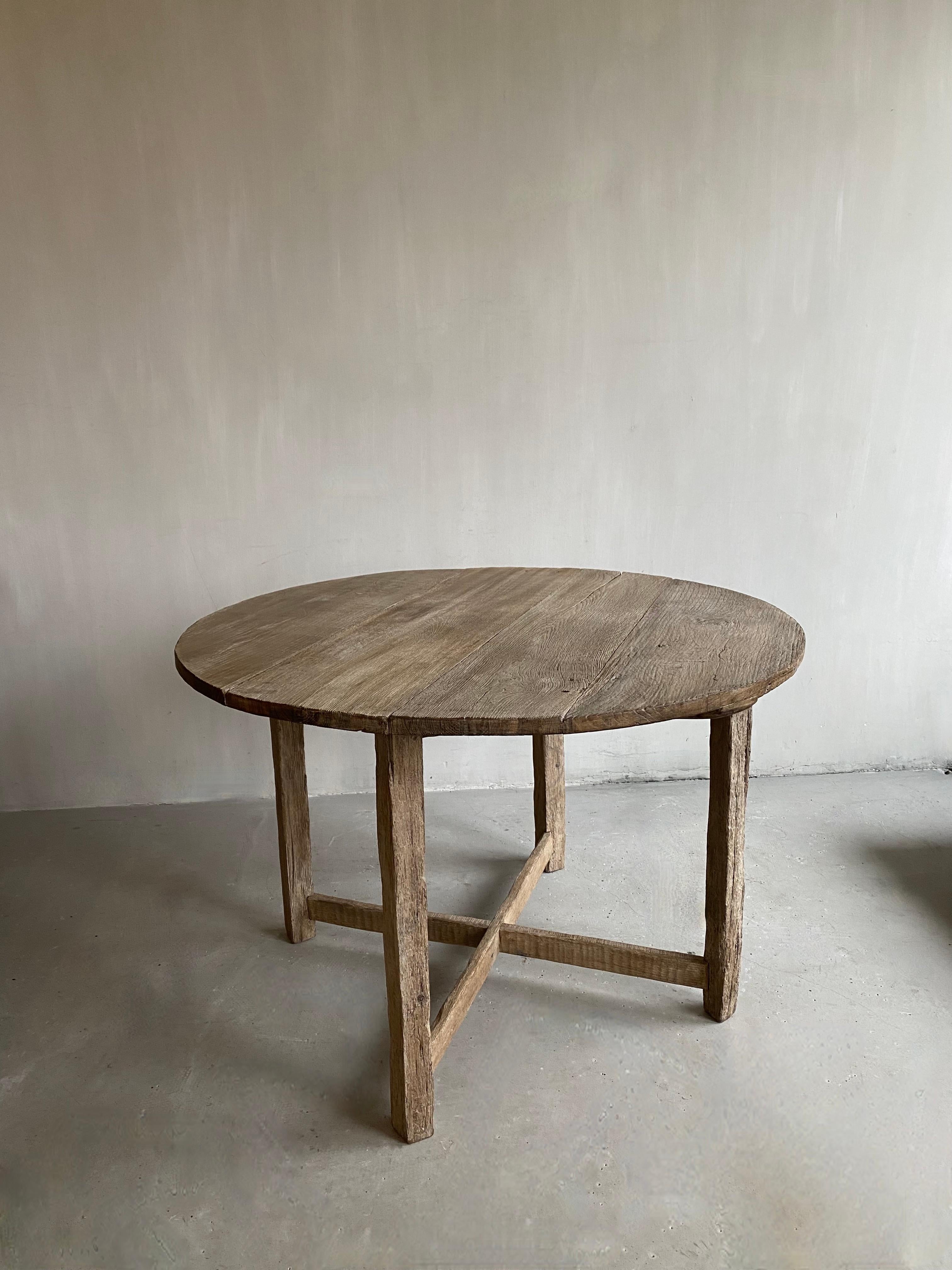 Antique oak French brewery table, 1850.
Pale and greyed.


Ask about our own personalized shipping rate. Packed securely, shipped worldwide.