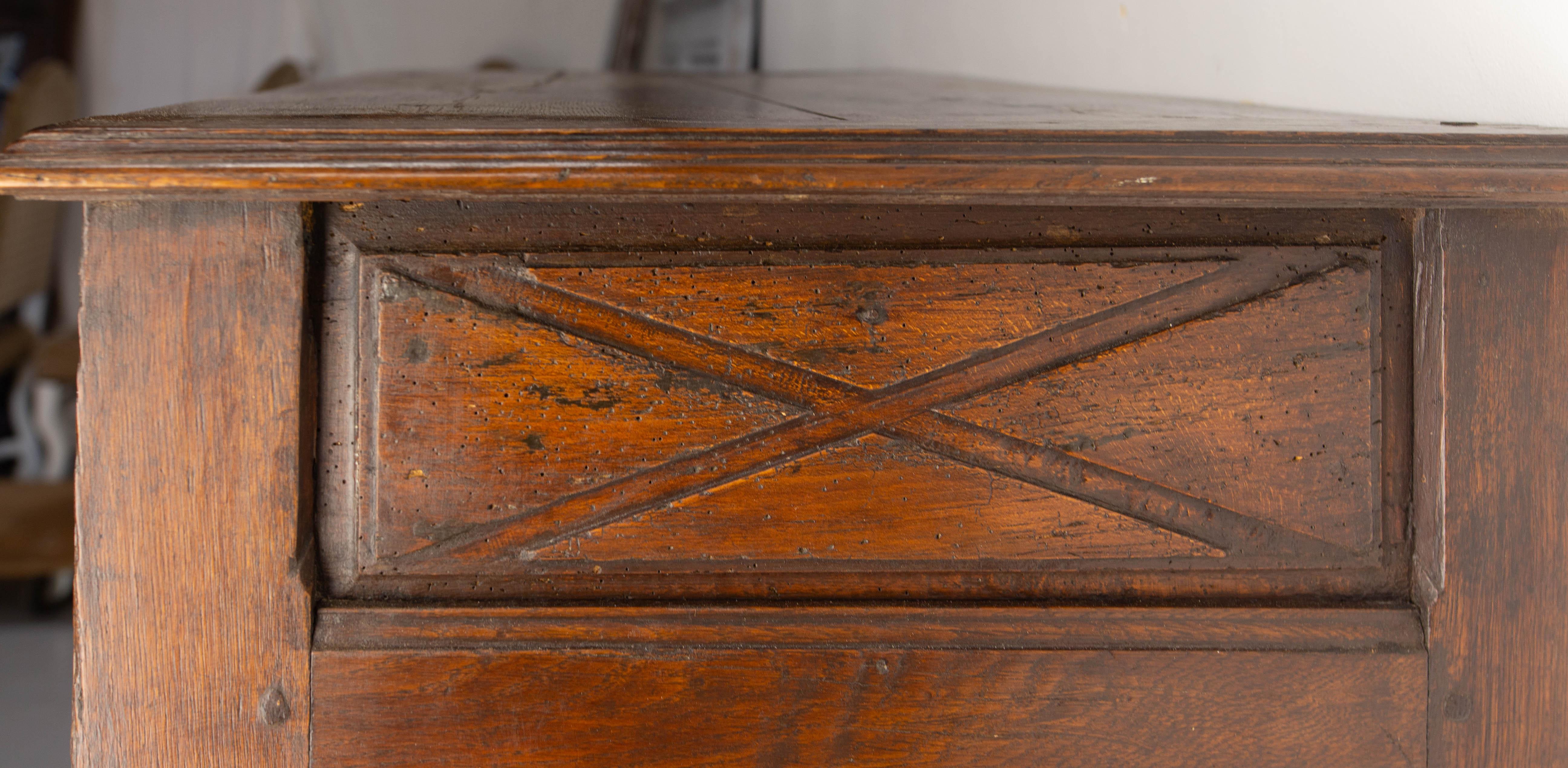 Buffet Francés Antiguo de Roble y Hierro Forjado Estilo Campestre Siglo XVIII en venta 9