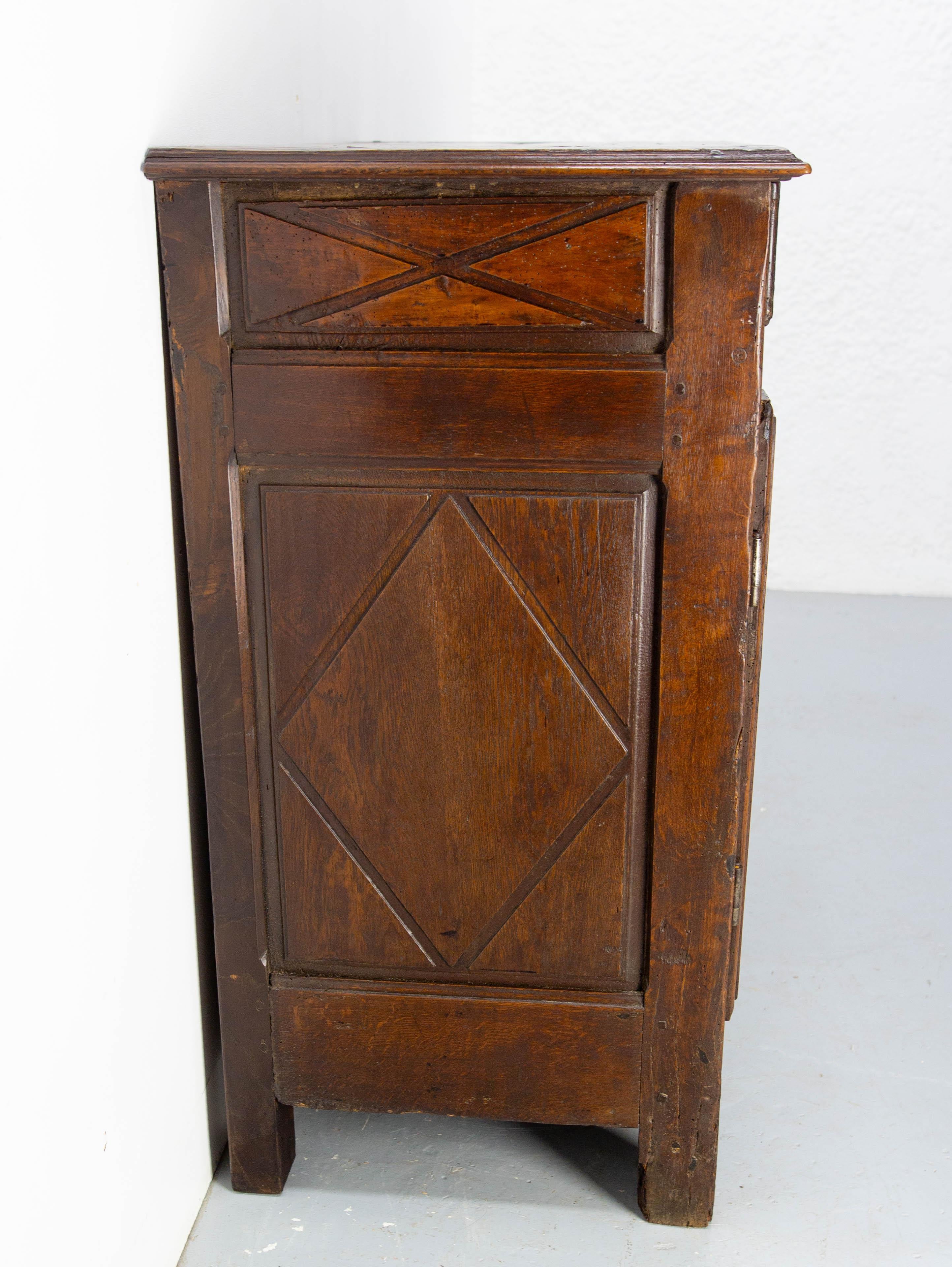 Buffet Francés Antiguo de Roble y Hierro Forjado Estilo Campestre Siglo XVIII siglo XVIII y antes en venta