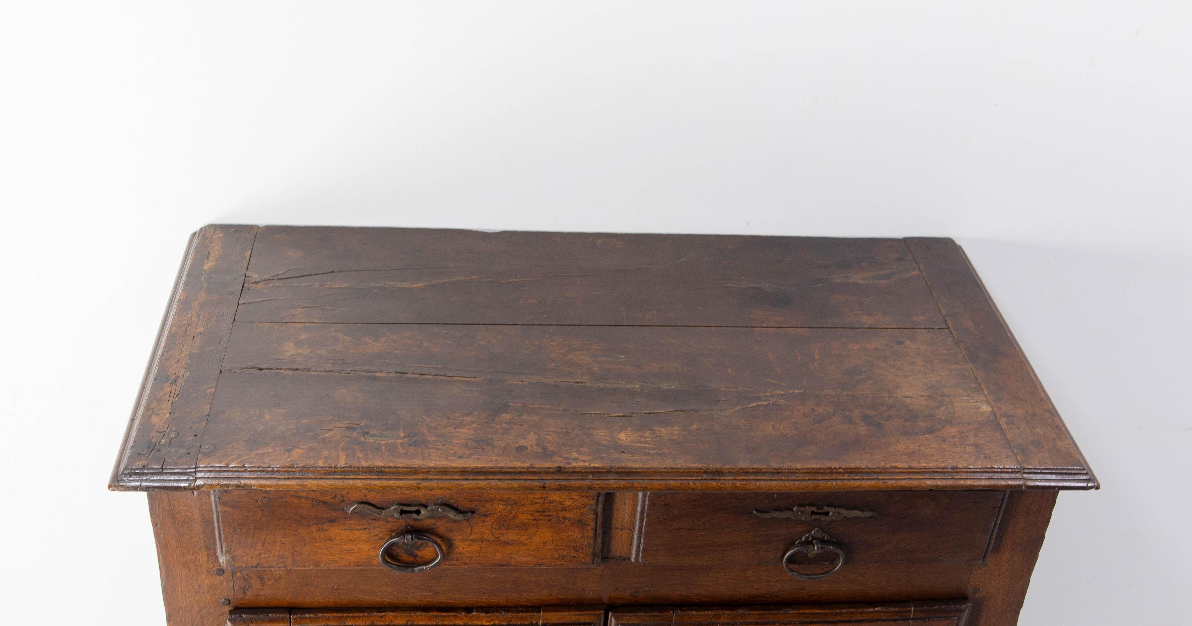 Buffet Francés Antiguo de Roble y Hierro Forjado Estilo Campestre Siglo XVIII en venta 1