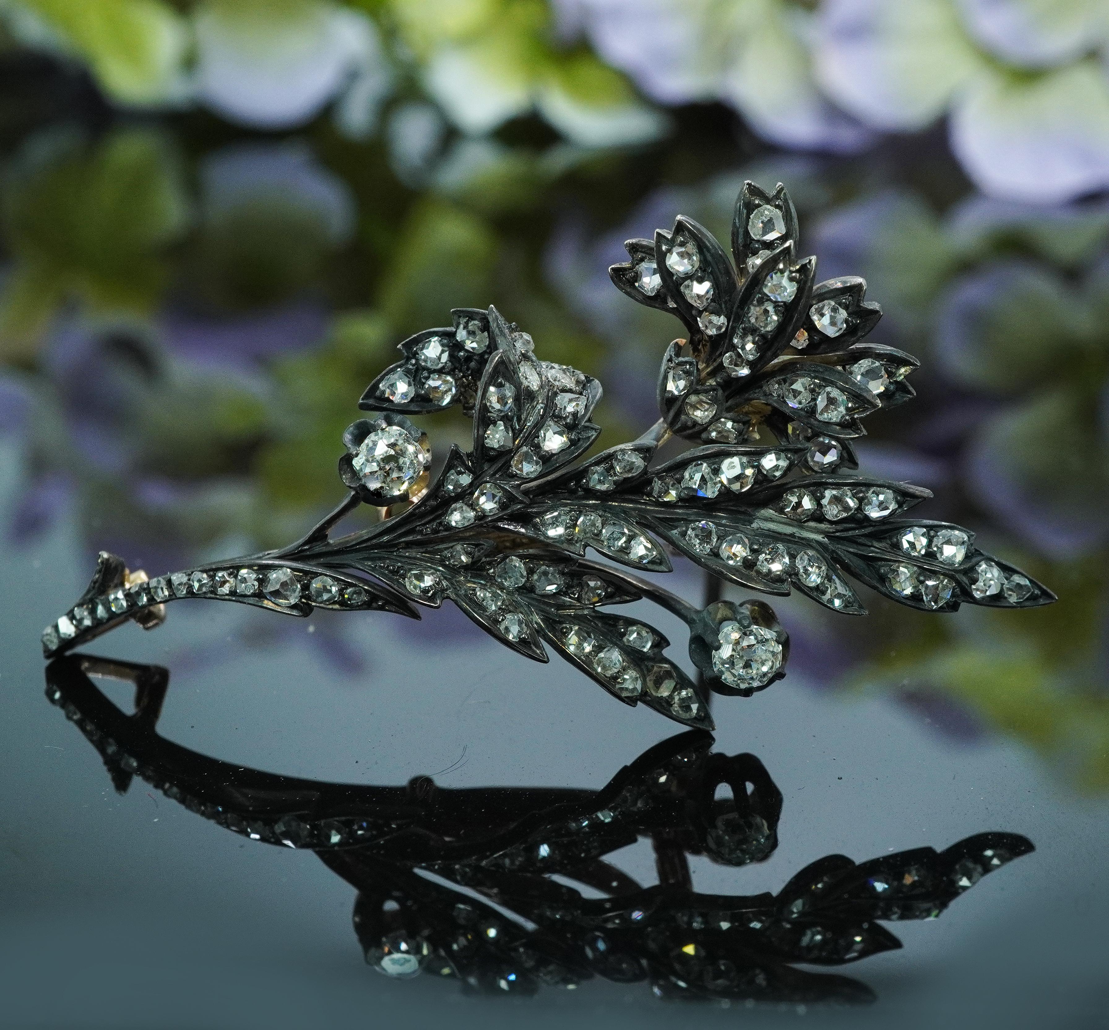 French Antique Old Mine Cushion Rose cut Diamond Lotus Brooch 18K Gold Estate Corte cojín antiguo en venta