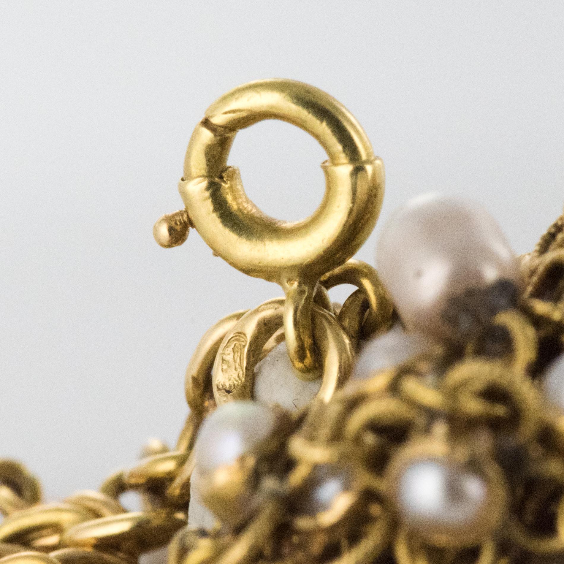 Collier franais ancien en or orn de perles ajoures, saphirs et rubis en vente 8