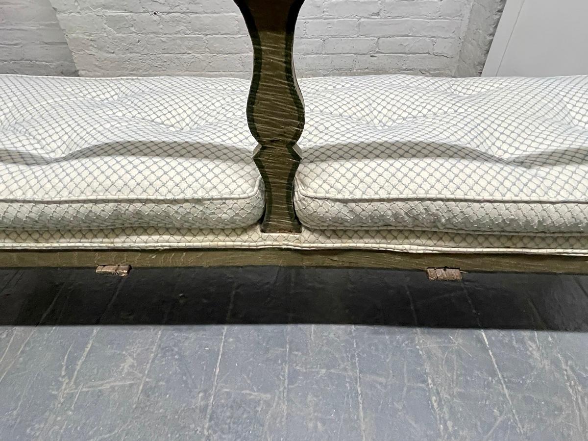 Banc peint à l'ancienne en France en vente 2
