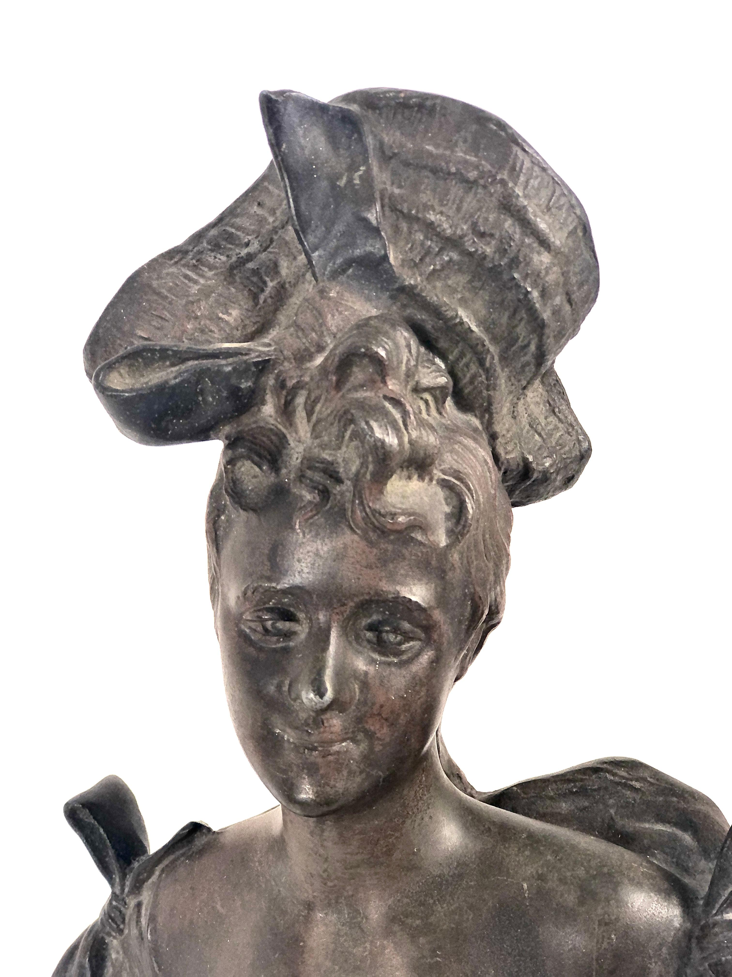 Art nouveau Buste français ancien en bronze patiné représentant une femme élégante en vente