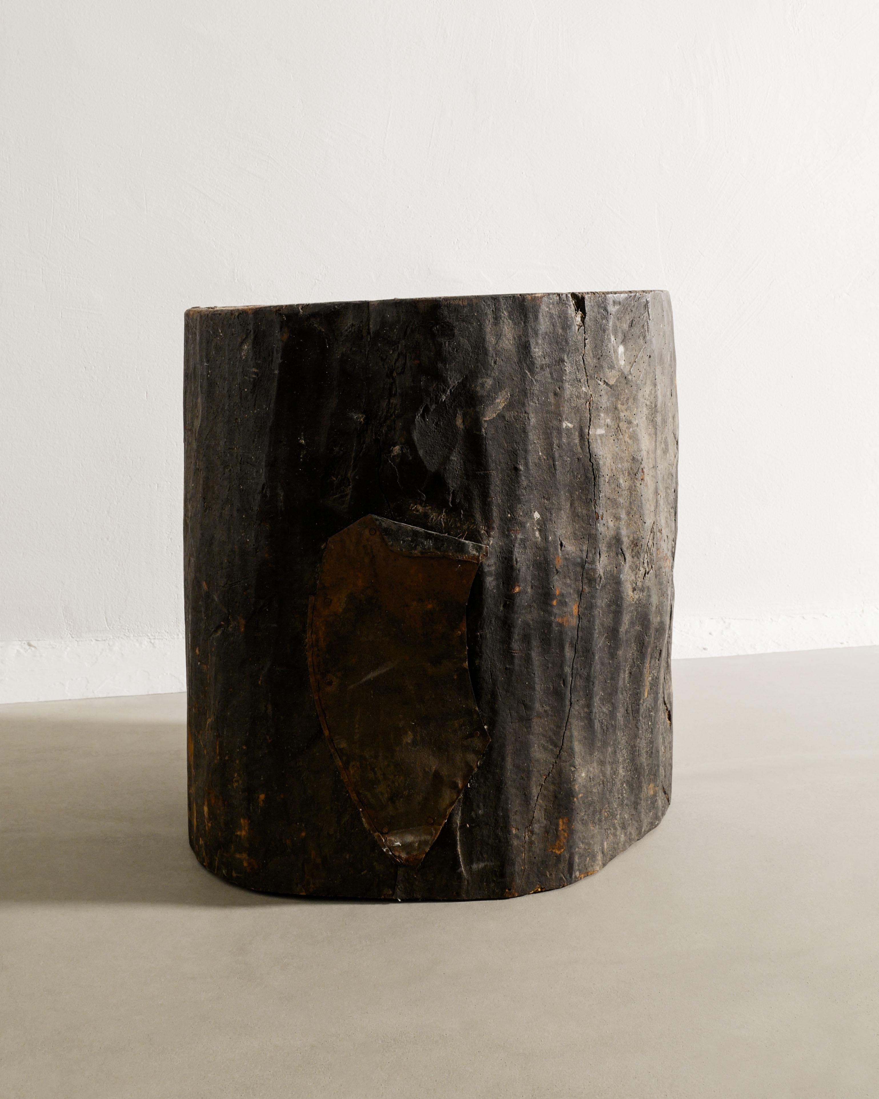 Französisches antikes patiniertes Wabi Sabi-Holz-Pflanzgefäß mit Hollowed Out-Baumtruhe, 1930er Jahre (Moderne der Mitte des Jahrhunderts) im Angebot