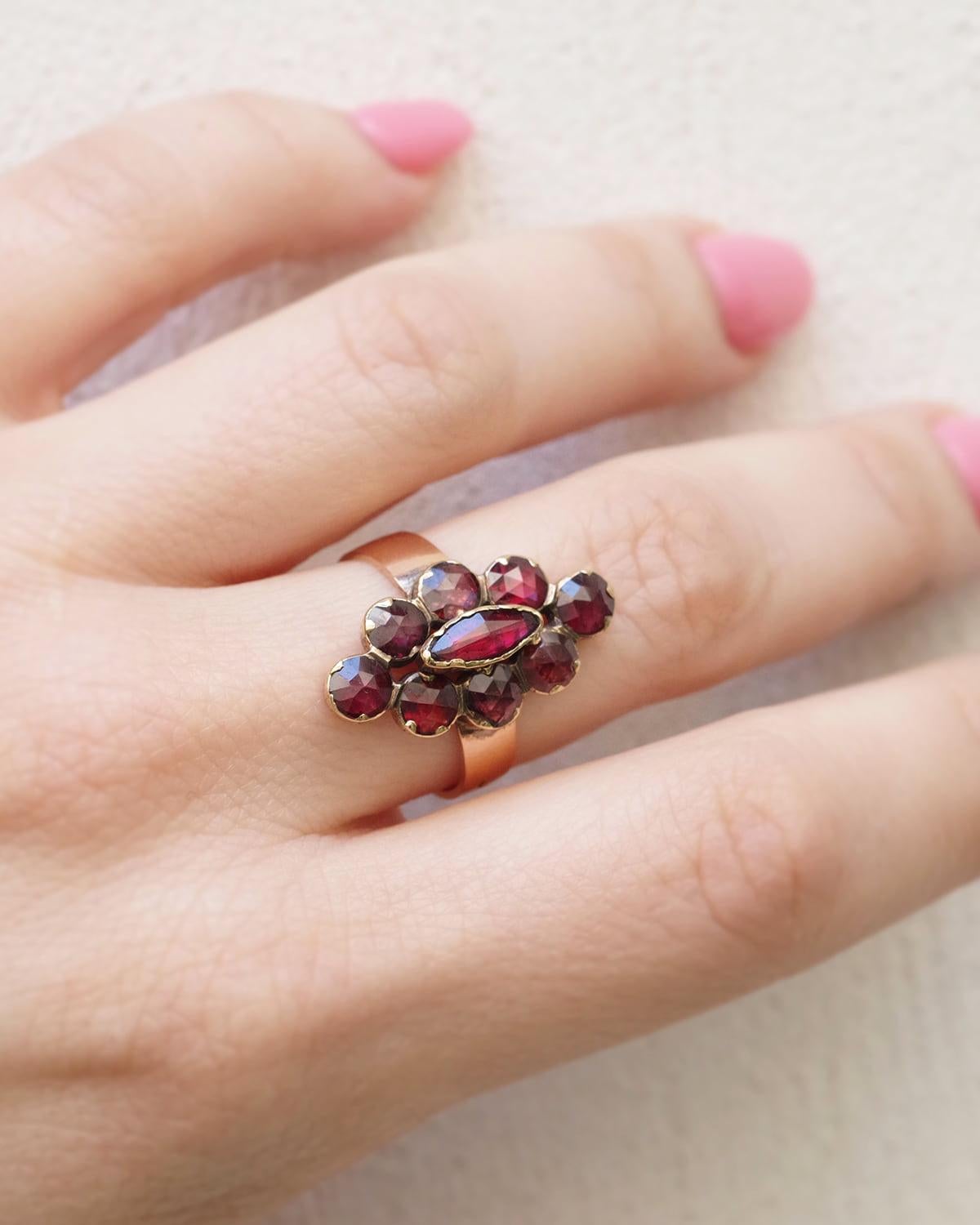 Französischer antiker Perpignan Granat-Navette-Ring aus 18 Karat Roségold, regionaler Schmuck (Viktorianisch) im Angebot